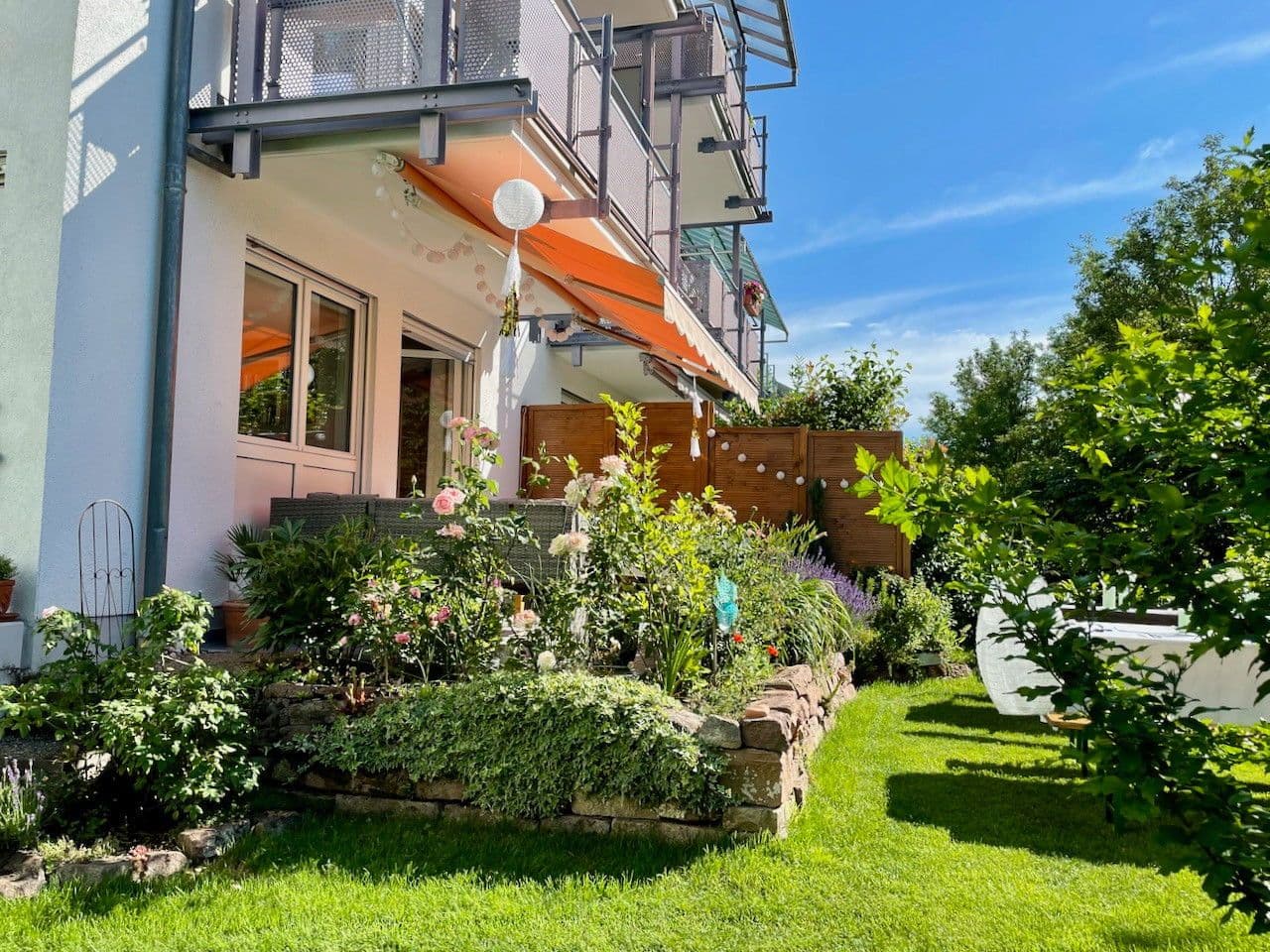 Prenájom bytu 6-izbový 165 m², Karlsruhe, Bádensko-Wurttembersko Prenájom bytu 6-izbový 165 m², Karlsruhe, Bádensko-Wurttembersko