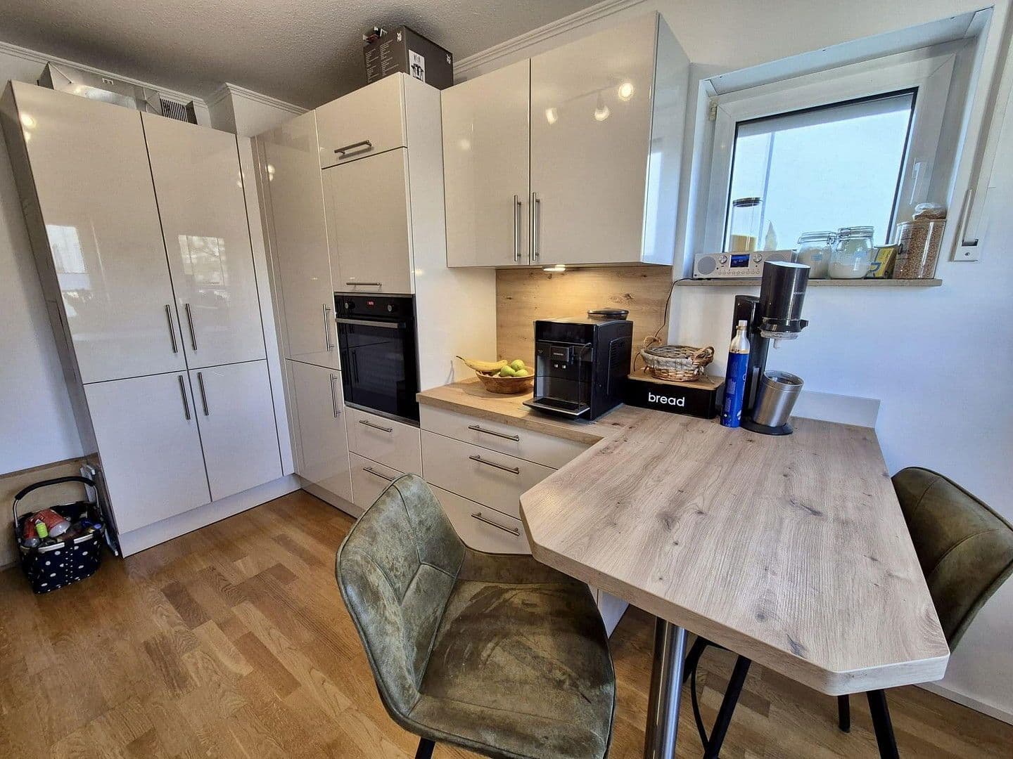 Prenájom bytu 6-izbový 165 m², Karlsruhe, Bádensko-Wurttembersko Prenájom bytu 6-izbový 165 m², Karlsruhe, Bádensko-Wurttembersko