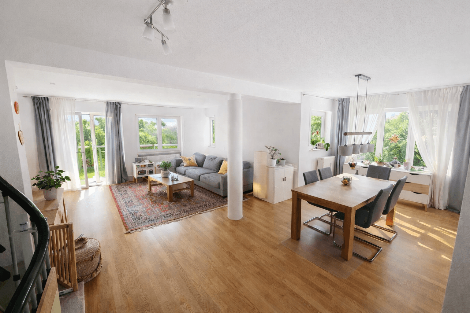 Prenájom bytu 6-izbový 165 m², Karlsruhe, Bádensko-Wurttembersko Prenájom bytu 6-izbový 165 m², Karlsruhe, Bádensko-Wurttembersko