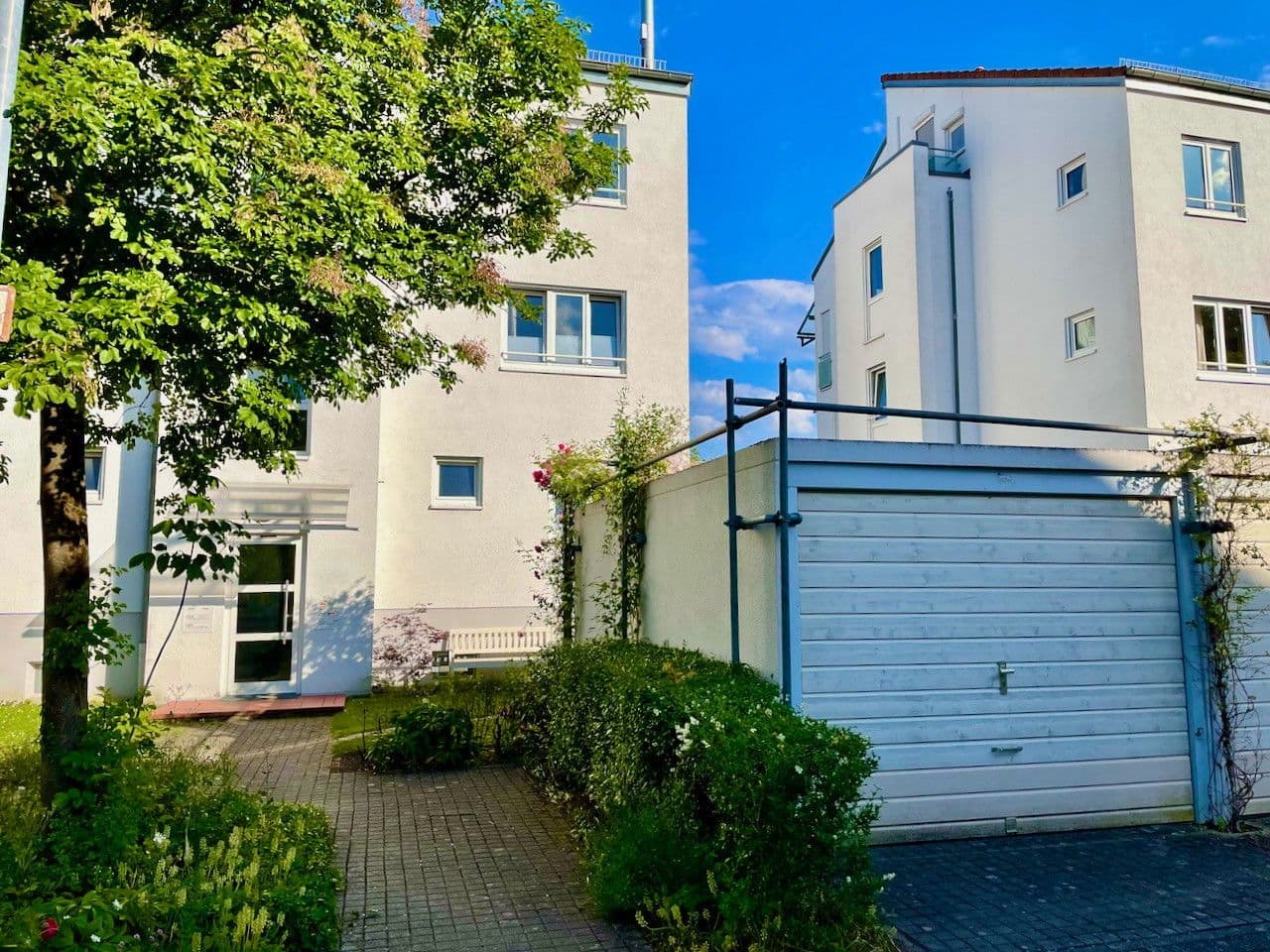 Prenájom bytu 6-izbový 165 m², Karlsruhe, Bádensko-Wurttembersko Prenájom bytu 6-izbový 165 m², Karlsruhe, Bádensko-Wurttembersko