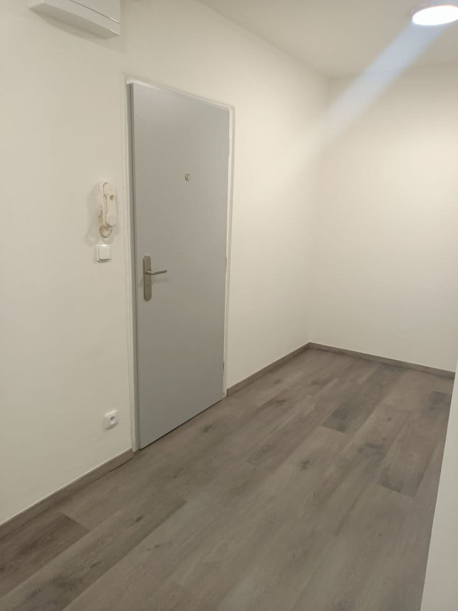 Prenájom bytu 3-izbový 65 m², Janovská, Praha, Praha Prenájom bytu 3-izbový 65 m², Janovská, Praha, Praha