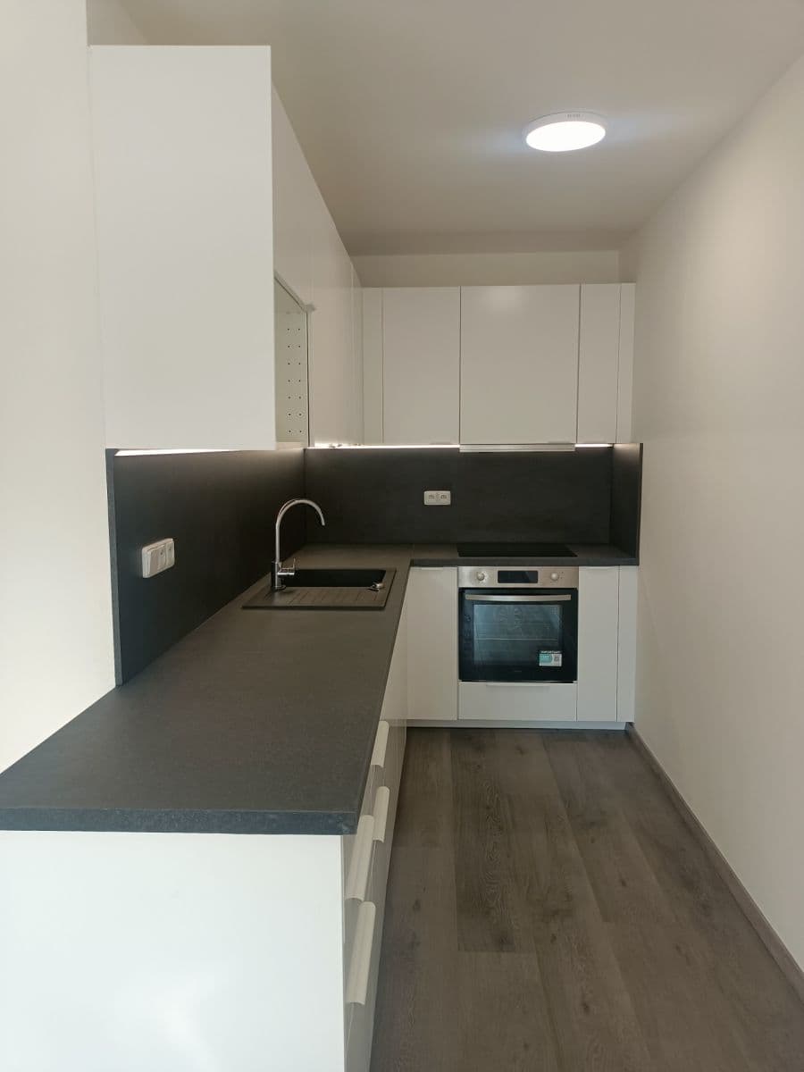 Prenájom bytu 3-izbový 65 m², Janovská, Praha, Praha Prenájom bytu 3-izbový 65 m², Janovská, Praha, Praha
