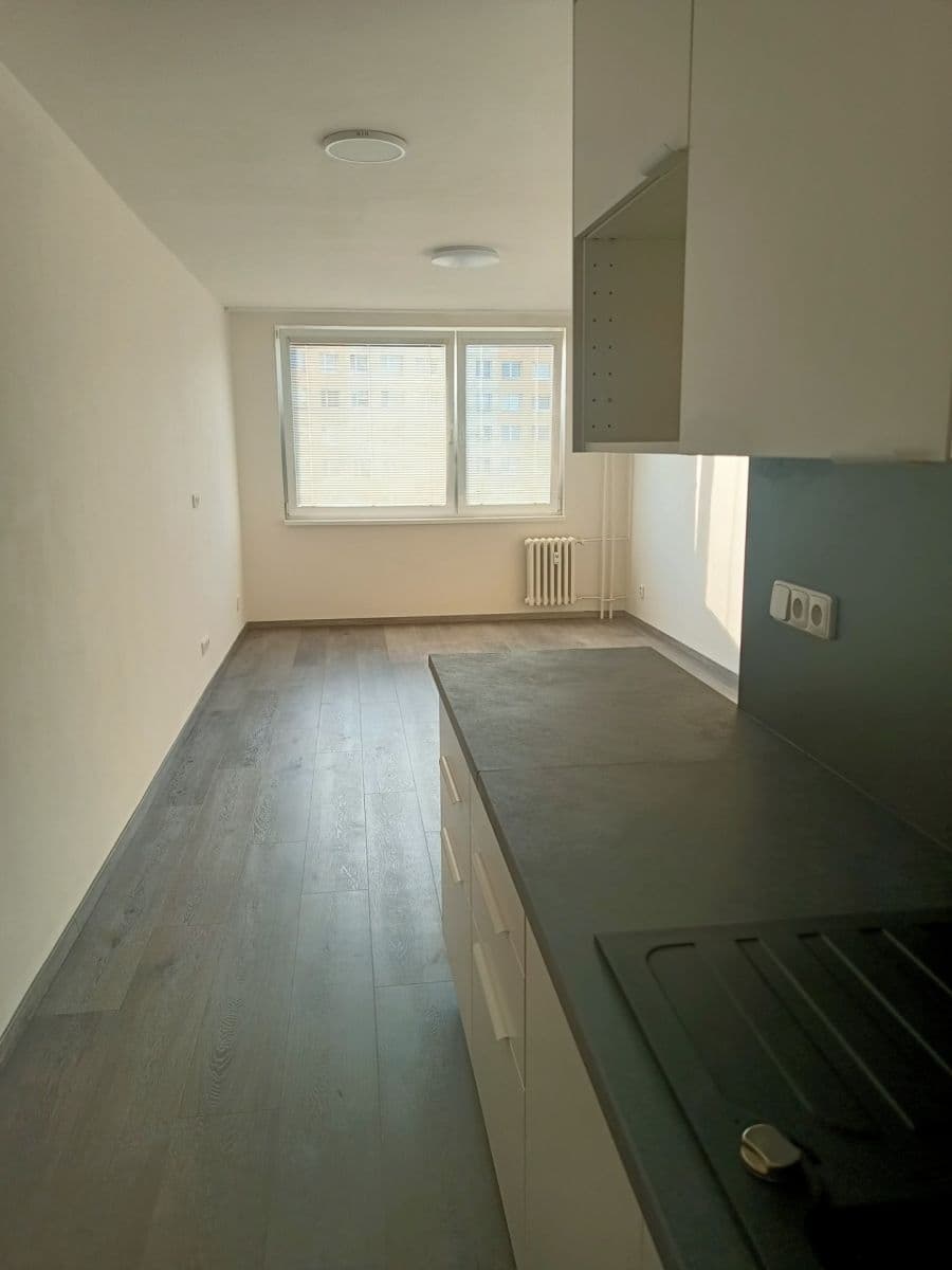 Prenájom bytu 3-izbový 65 m², Janovská, Praha, Praha Prenájom bytu 3-izbový 65 m², Janovská, Praha, Praha