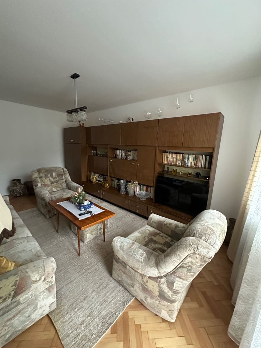 Predaj bytu 3-izbový 67 m², Brigádníků, Karlovy Vary, Karlovarský kraj Predaj bytu 3-izbový 67 m², Brigádníků, Karlovy Vary, Karlovarský kraj