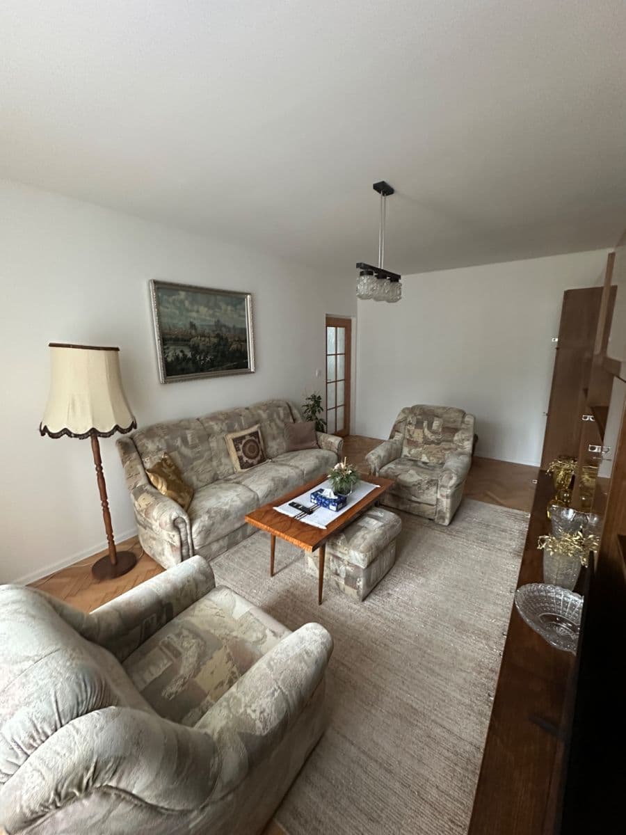 Predaj bytu 3-izbový 67 m², Brigádníků, Karlovy Vary, Karlovarský kraj Predaj bytu 3-izbový 67 m², Brigádníků, Karlovy Vary, Karlovarský kraj