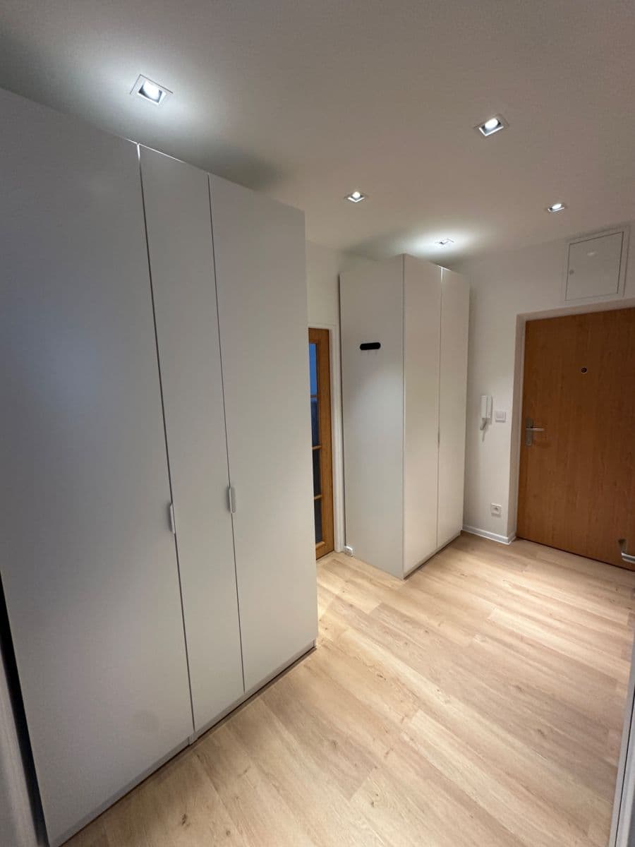 Predaj bytu 3-izbový 67 m², Brigádníků, Karlovy Vary, Karlovarský kraj Predaj bytu 3-izbový 67 m², Brigádníků, Karlovy Vary, Karlovarský kraj