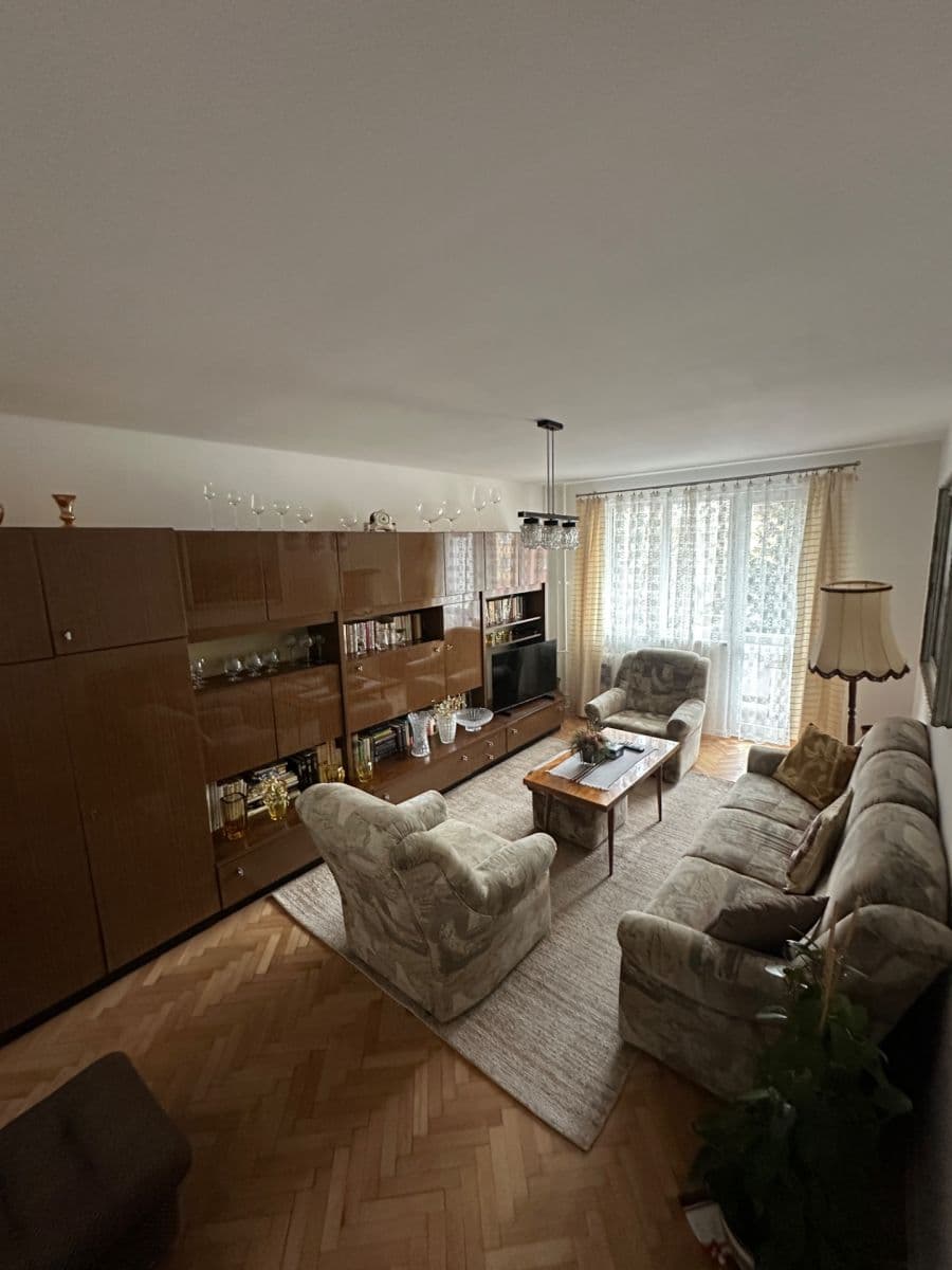Predaj bytu 3-izbový 67 m², Brigádníků, Karlovy Vary, Karlovarský kraj Predaj bytu 3-izbový 67 m², Brigádníků, Karlovy Vary, Karlovarský kraj