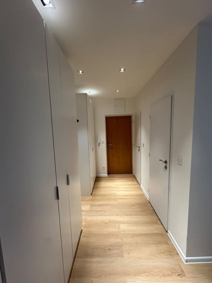 Predaj bytu 3-izbový 67 m², Brigádníků, Karlovy Vary, Karlovarský kraj Predaj bytu 3-izbový 67 m², Brigádníků, Karlovy Vary, Karlovarský kraj
