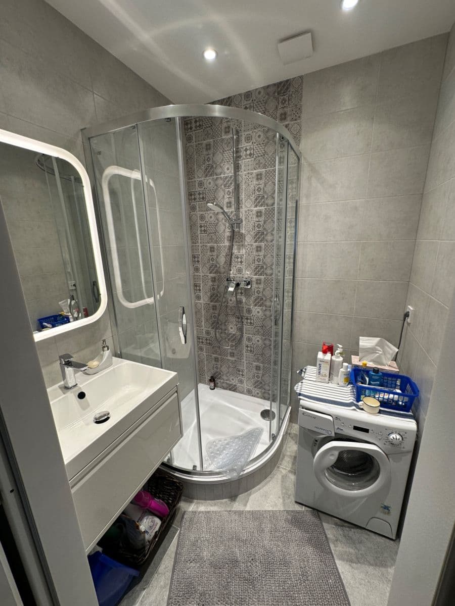 Predaj bytu 3-izbový 67 m², Brigádníků, Karlovy Vary, Karlovarský kraj Predaj bytu 3-izbový 67 m², Brigádníků, Karlovy Vary, Karlovarský kraj