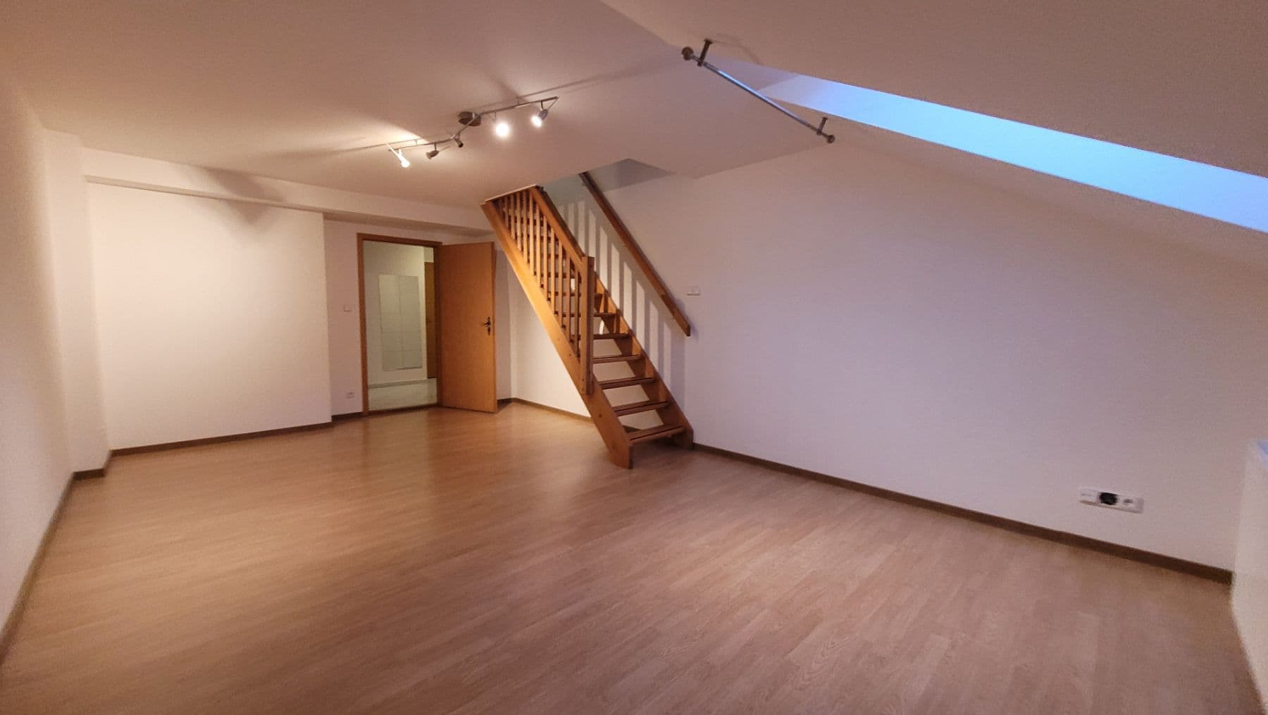 Prenájom bytu 3-izbový 72 m², Veletržní, Praha, Praha Prenájom bytu 3-izbový 72 m², Veletržní, Praha, Praha