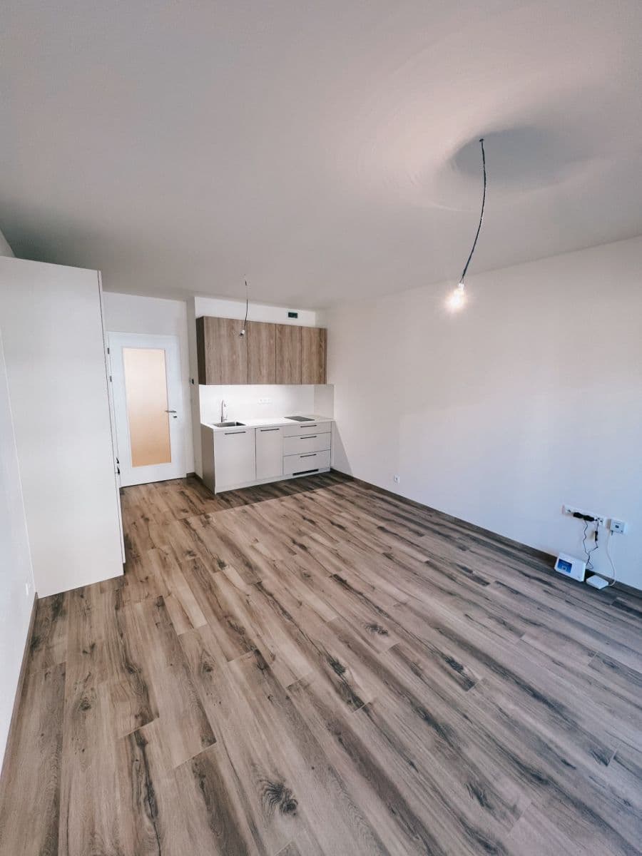 Prenájom bytu 1-izbový 32 m², Poděbradská, Praha, Praha Prenájom bytu 1-izbový 32 m², Poděbradská, Praha, Praha