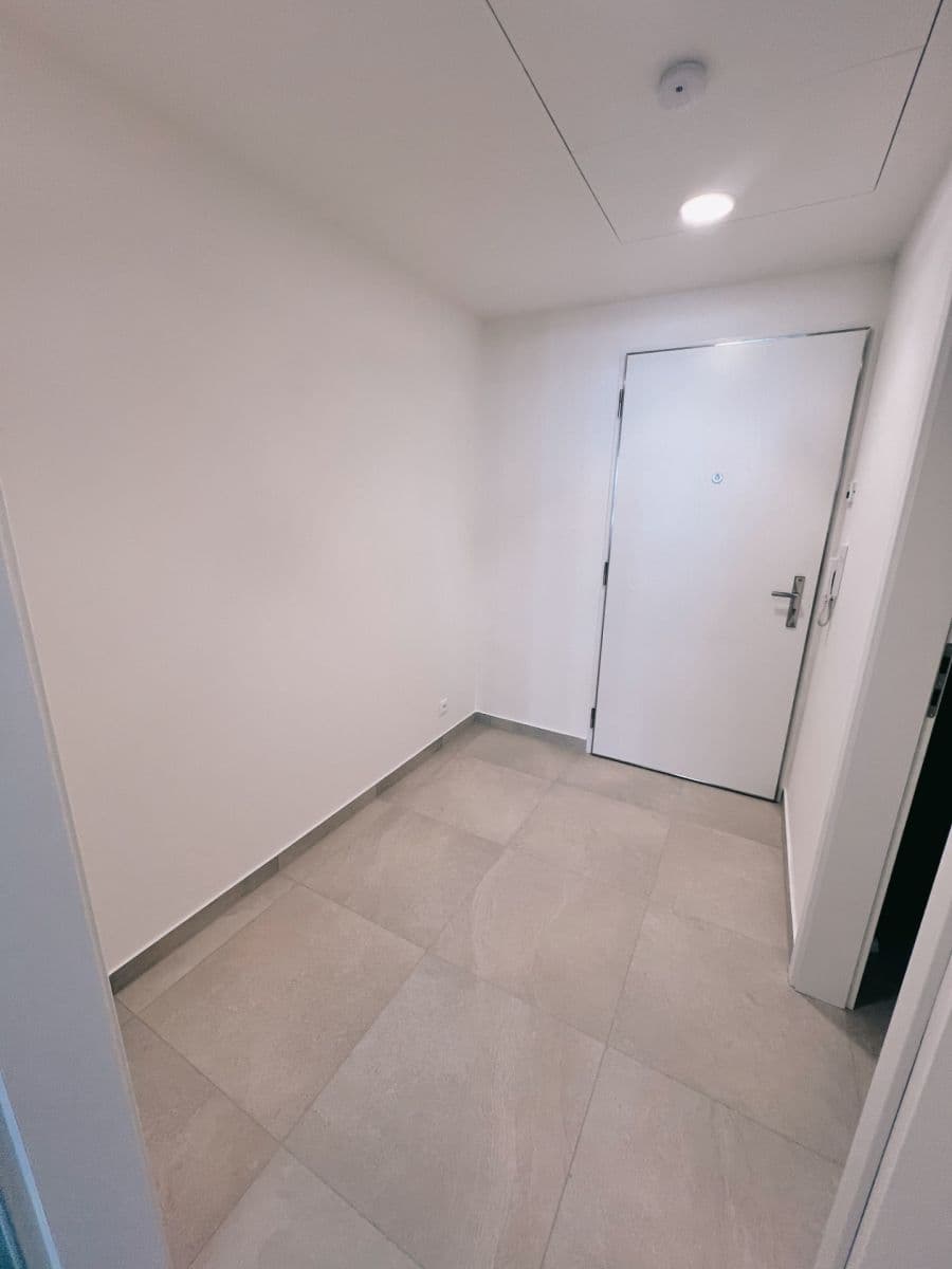 Prenájom bytu 1-izbový 32 m², Poděbradská, Praha, Praha Prenájom bytu 1-izbový 32 m², Poděbradská, Praha, Praha