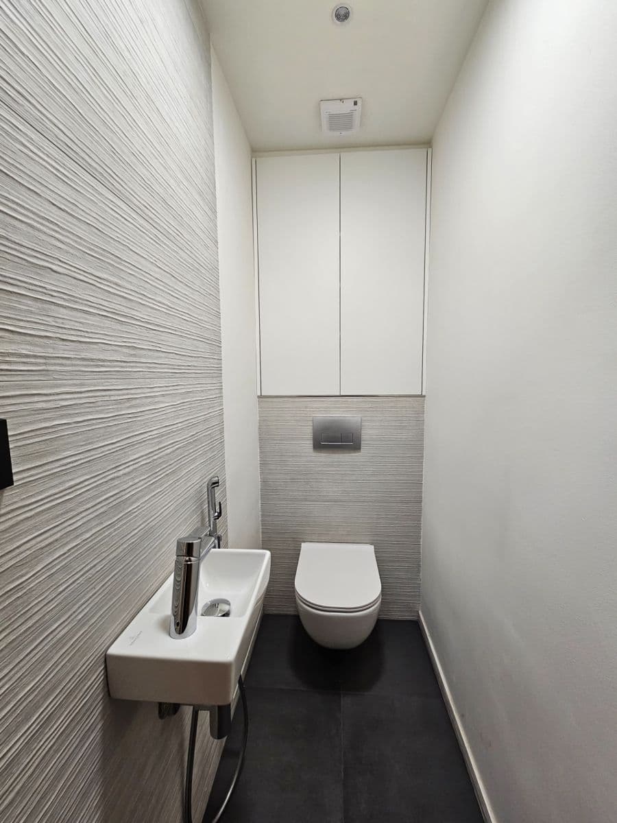 Predaj bytu 3-izbový 68 m², Dubečská, Praha, Praha Predaj bytu 3-izbový 68 m², Dubečská, Praha, Praha