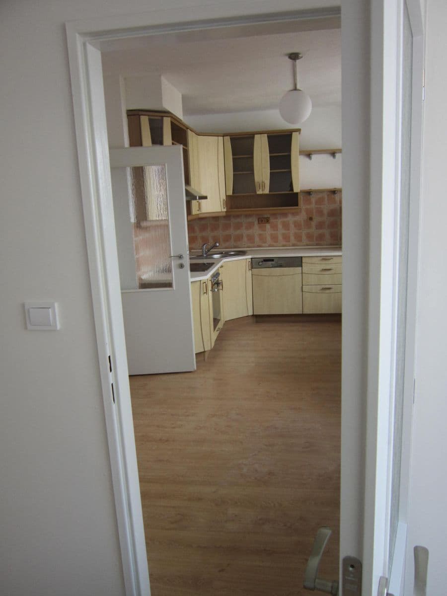 Prenájom bytu 2-izbový 38 m², Hnězdenská, Praha, Praha Prenájom bytu 2-izbový 38 m², Hnězdenská, Praha, Praha