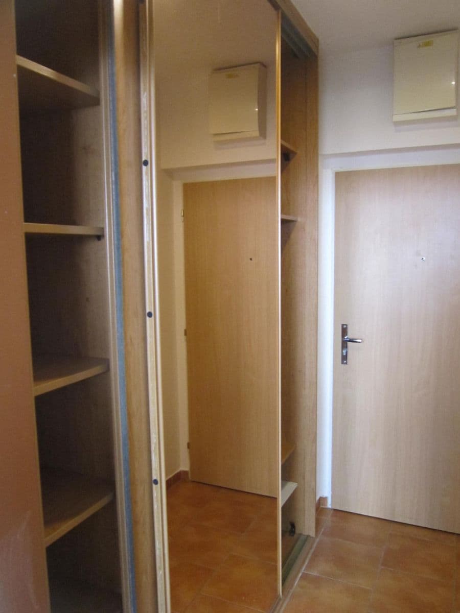 Prenájom bytu 2-izbový 38 m², Hnězdenská, Praha, Praha Prenájom bytu 2-izbový 38 m², Hnězdenská, Praha, Praha