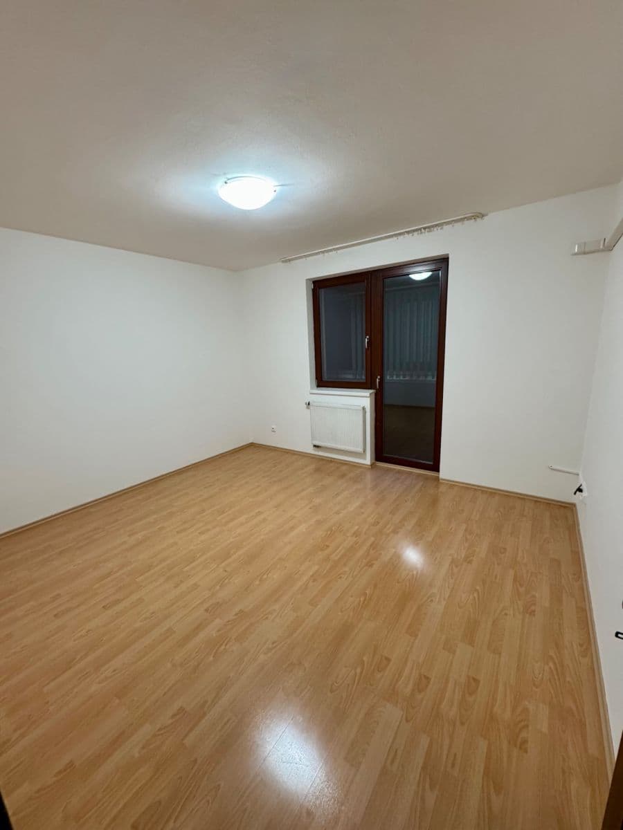 Prenájom bytu 3-izbový 75 m², Chelčického, Kolín, Středočeský kraj Prenájom bytu 3-izbový 75 m², Chelčického, Kolín, Středočeský kraj