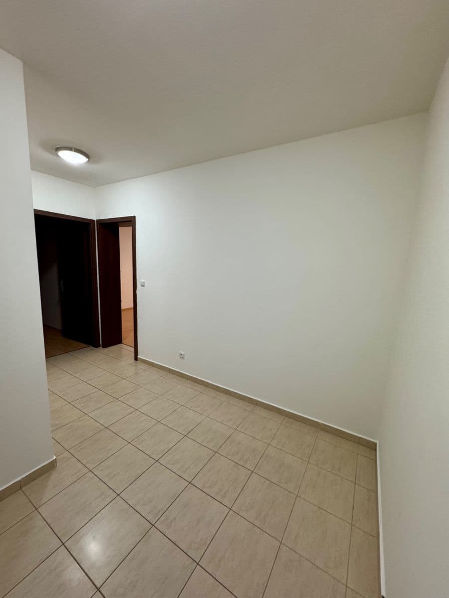 Prenájom bytu 3-izbový 75 m², Chelčického, Kolín, Středočeský kraj Prenájom bytu 3-izbový 75 m², Chelčického, Kolín, Středočeský kraj