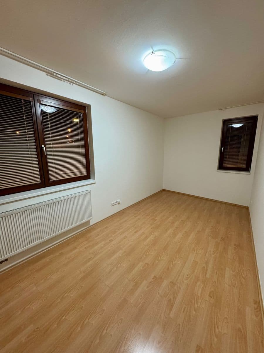 Prenájom bytu 3-izbový 75 m², Chelčického, Kolín, Středočeský kraj Prenájom bytu 3-izbový 75 m², Chelčického, Kolín, Středočeský kraj