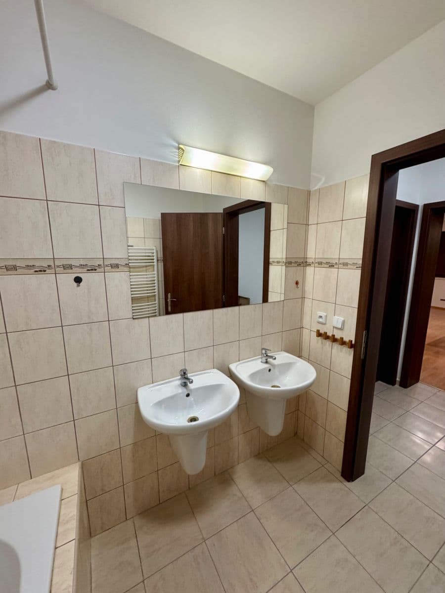 Prenájom bytu 3-izbový 75 m², Chelčického, Kolín, Středočeský kraj Prenájom bytu 3-izbový 75 m², Chelčického, Kolín, Středočeský kraj