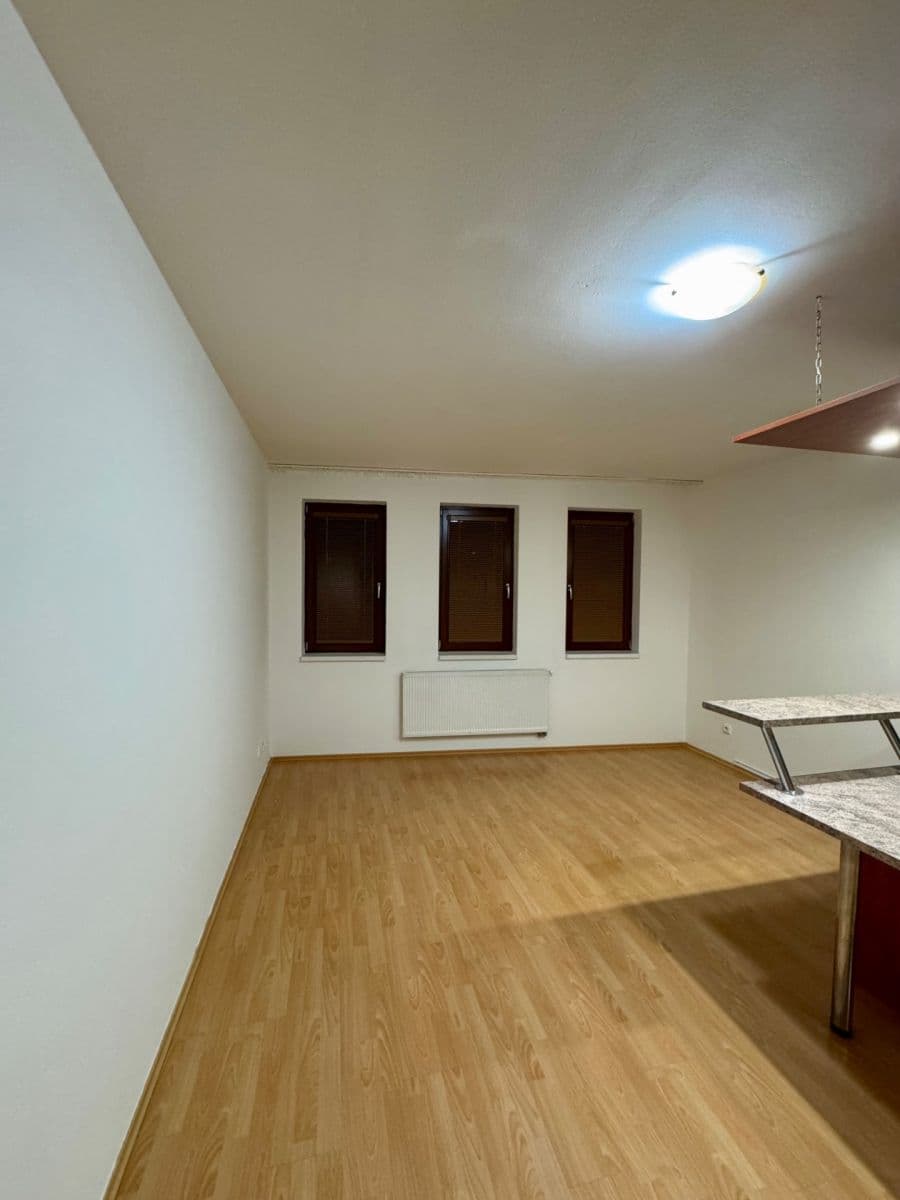 Prenájom bytu 3-izbový 75 m², Chelčického, Kolín, Středočeský kraj Prenájom bytu 3-izbový 75 m², Chelčického, Kolín, Středočeský kraj