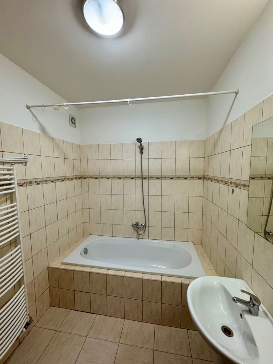 Prenájom bytu 3-izbový 75 m², Chelčického, Kolín, Středočeský kraj Prenájom bytu 3-izbový 75 m², Chelčického, Kolín, Středočeský kraj