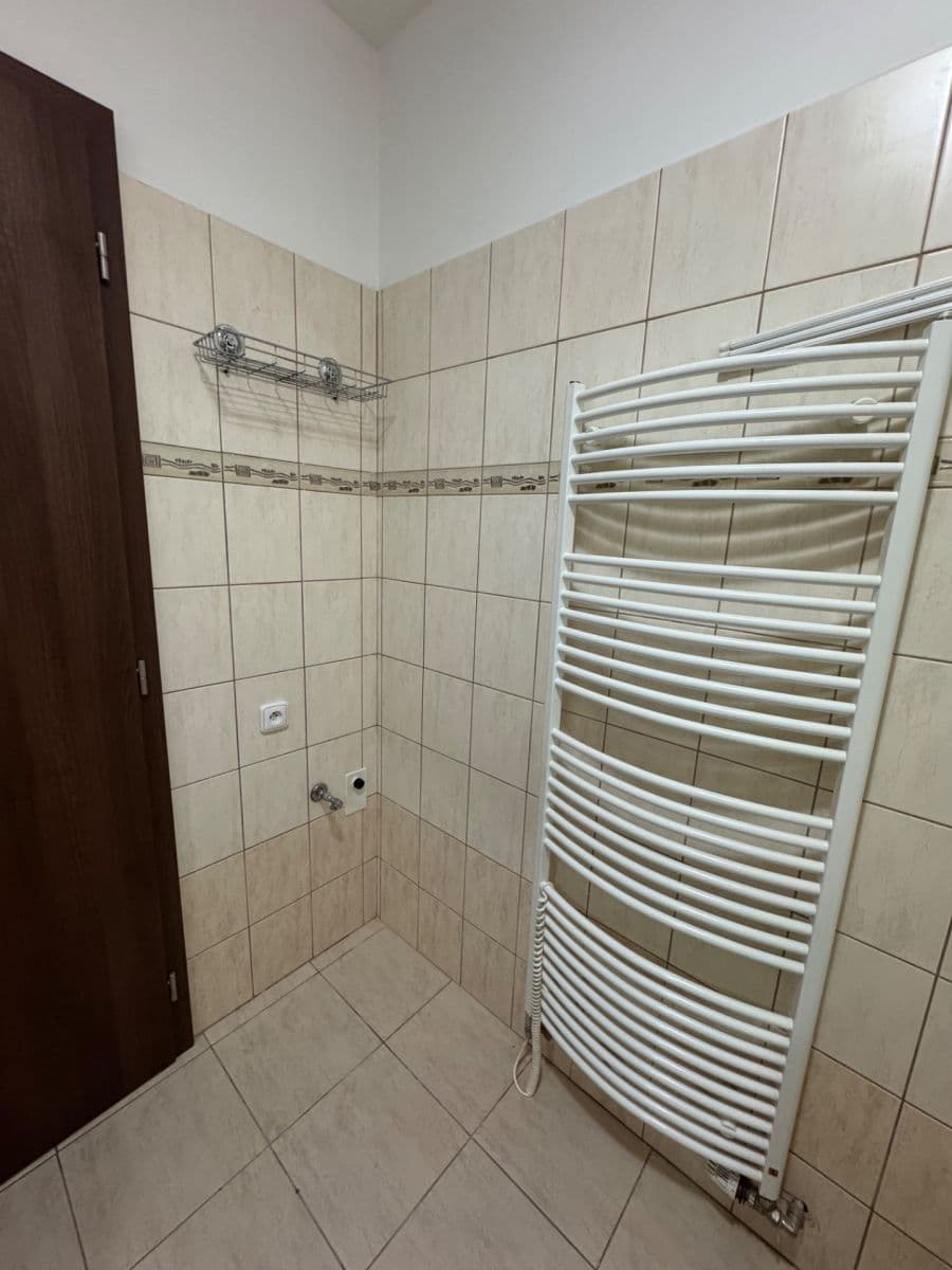 Prenájom bytu 3-izbový 75 m², Chelčického, Kolín, Středočeský kraj Prenájom bytu 3-izbový 75 m², Chelčického, Kolín, Středočeský kraj