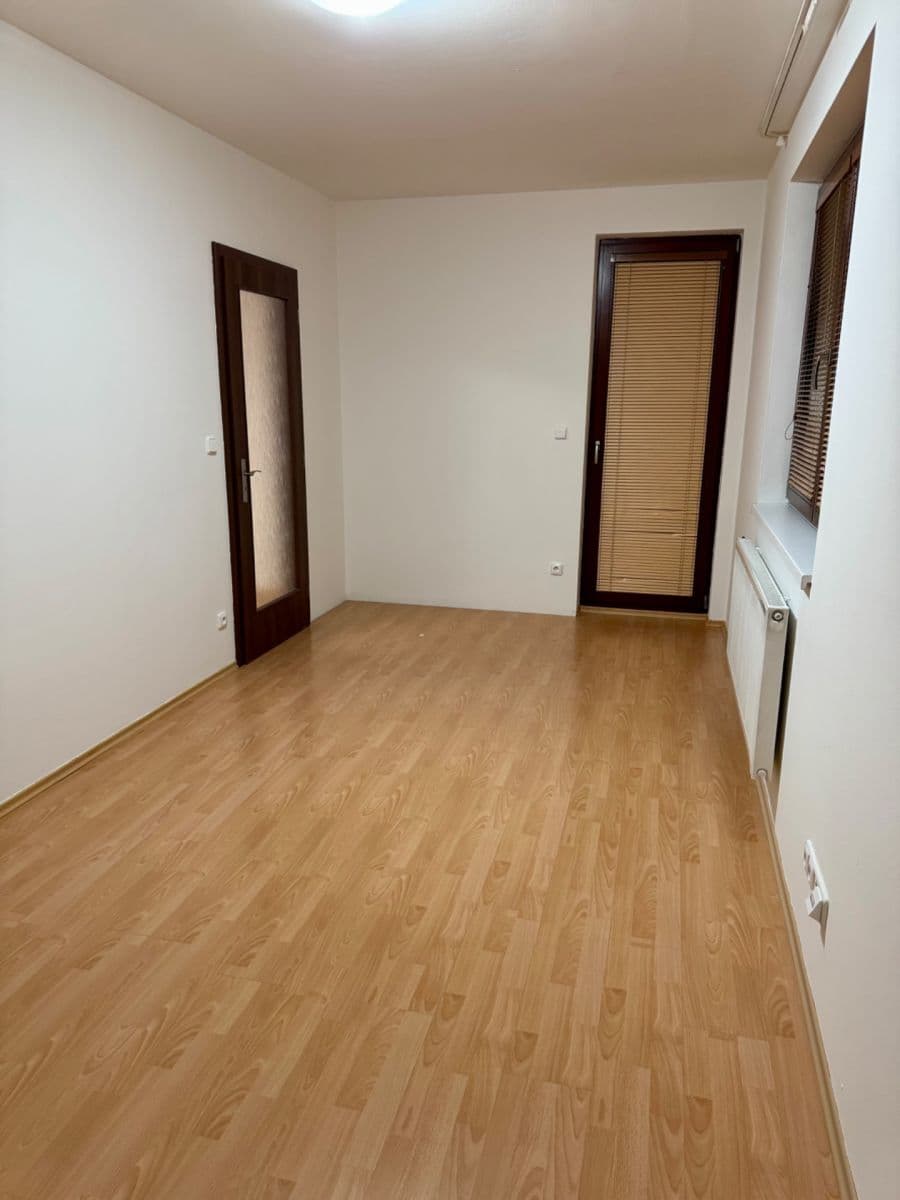 Prenájom bytu 3-izbový 75 m², Chelčického, Kolín, Středočeský kraj Prenájom bytu 3-izbový 75 m², Chelčického, Kolín, Středočeský kraj