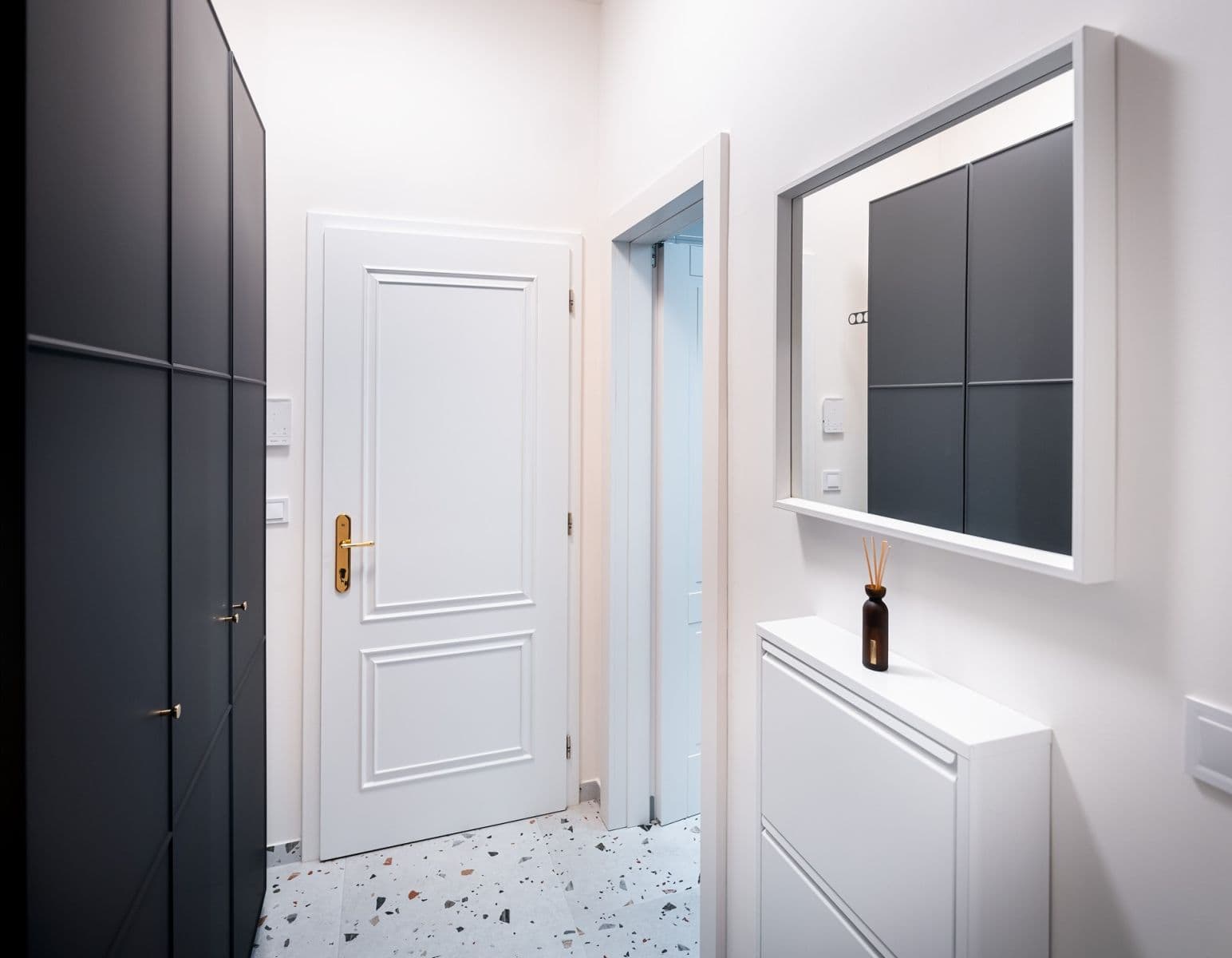 Prenájom bytu 1-izbový 32 m², Ovenecká, Praha, Praha Prenájom bytu 1-izbový 32 m², Ovenecká, Praha, Praha