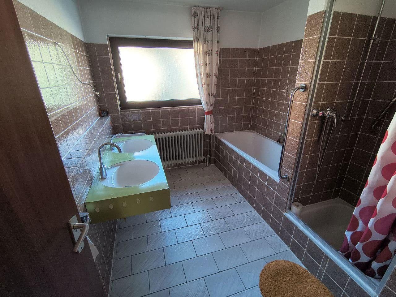 Predaj domu 164 m², pozemek 361 m², Waldbronn, Bádensko-Wurttembersko Predaj domu 164 m², pozemek 361 m², Waldbronn, Bádensko-Wurttembersko