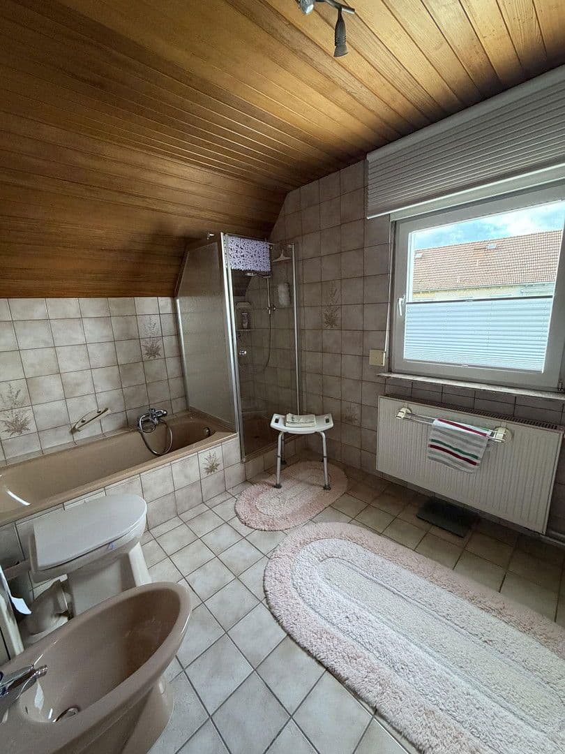 Predaj domu 246 m², pozemek 625 m², Sudetenstrasse 2, Lollar, Hesensko Predaj domu 246 m², pozemek 625 m², Sudetenstrasse 2, Lollar, Hesensko