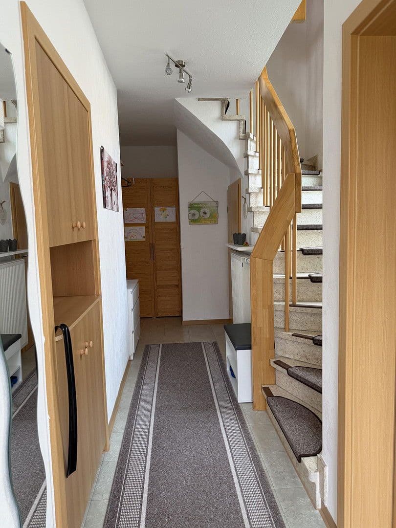 Predaj domu 246 m², pozemek 625 m², Sudetenstrasse 2, Lollar, Hesensko Predaj domu 246 m², pozemek 625 m², Sudetenstrasse 2, Lollar, Hesensko