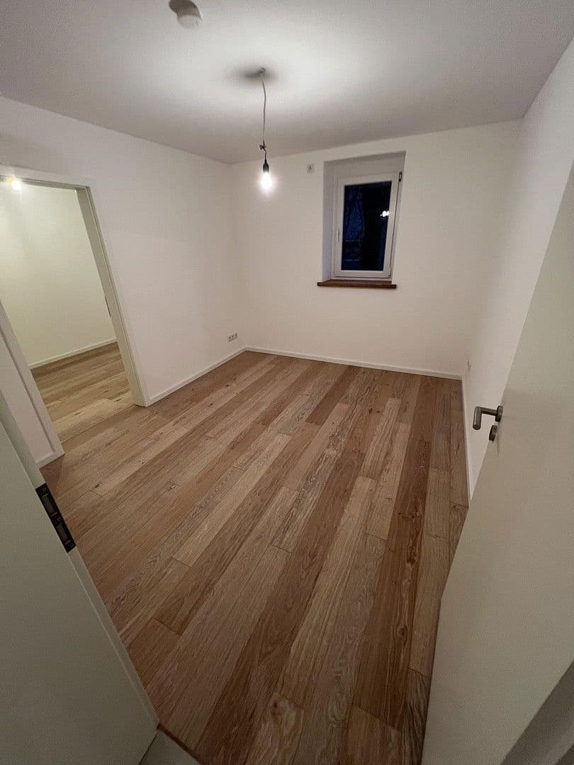 Prenájom bytu 4-izbový 92 m², Ammerndorf, Bavorsko Prenájom bytu 4-izbový 92 m², Ammerndorf, Bavorsko