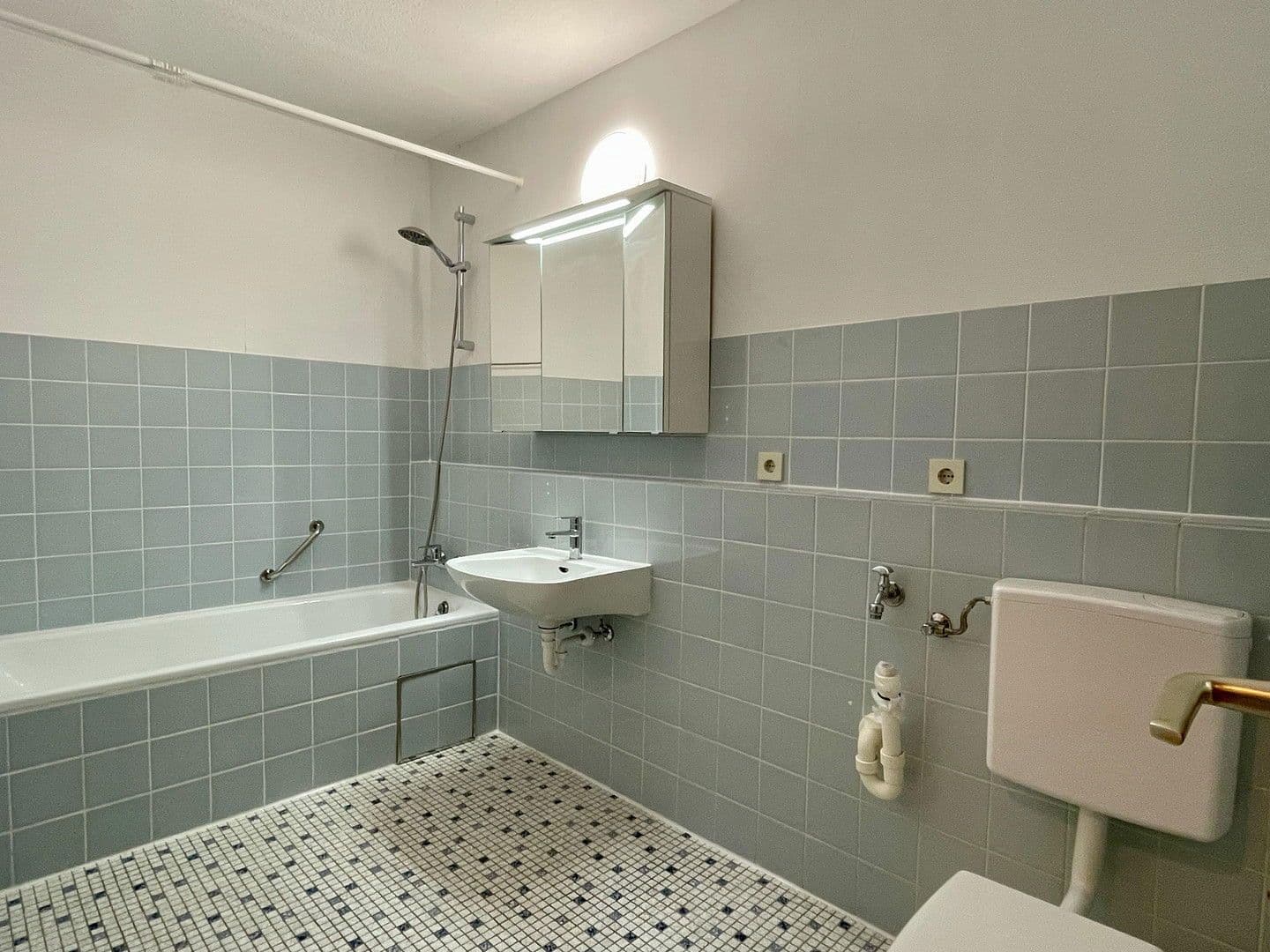 Prenájom bytu 3-izbový 88 m², Konrad-Adenauer-Straße 11, Mosbach, Bádensko-Wurttembersko Prenájom bytu 3-izbový 88 m², Konrad-Adenauer-Straße 11, Mosbach, Bádensko-Wurttembersko