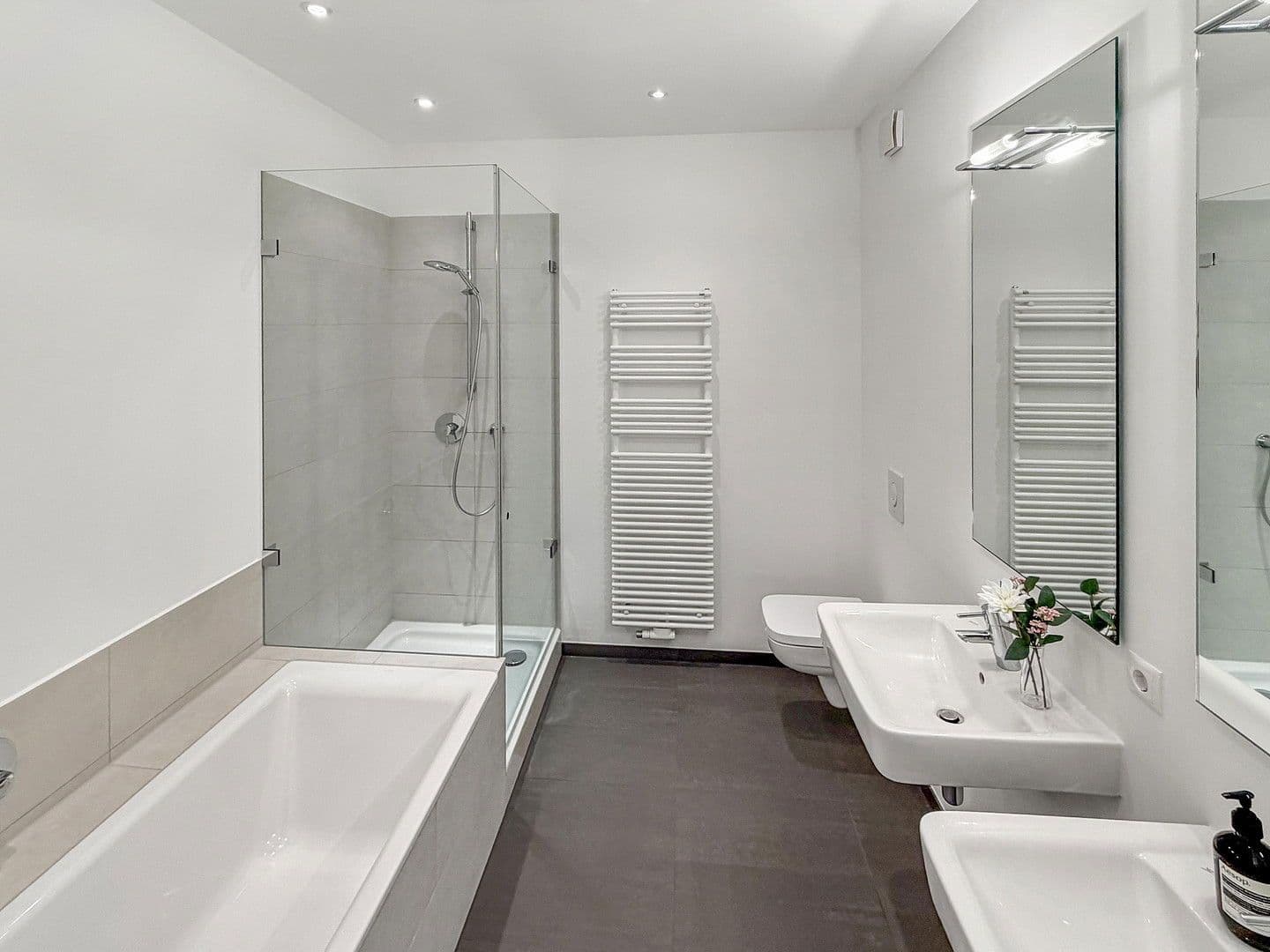 Predaj bytu 3-izbový 105 m², Boxhagener Str. 117, Berlin, Berlín Predaj bytu 3-izbový 105 m², Boxhagener Str. 117, Berlin, Berlín