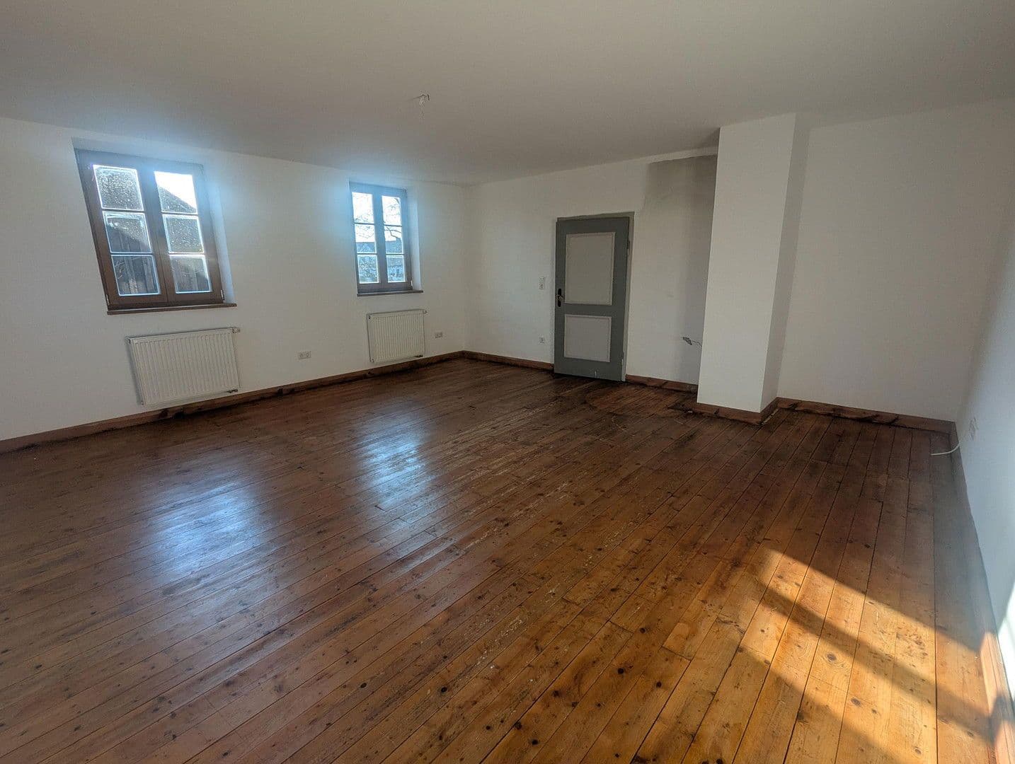 Prenájom bytu 5-izbový 150 m², Hemhofen, Bavorsko Prenájom bytu 5-izbový 150 m², Hemhofen, Bavorsko