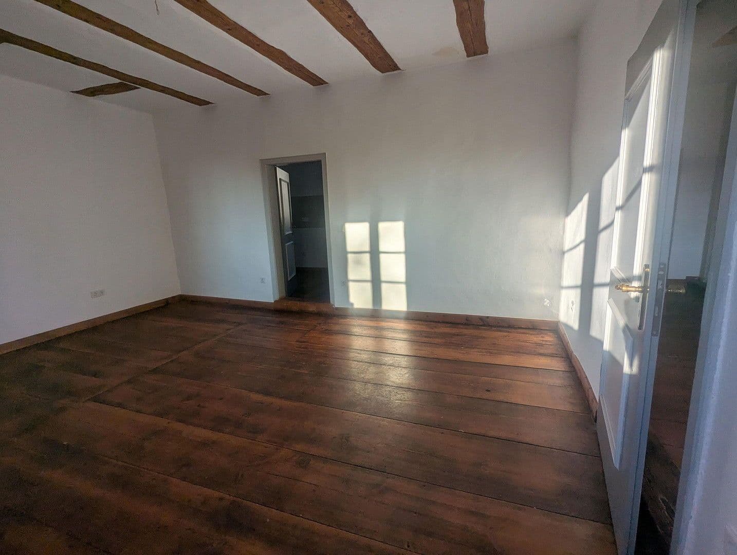 Prenájom bytu 5-izbový 150 m², Hemhofen, Bavorsko Prenájom bytu 5-izbový 150 m², Hemhofen, Bavorsko