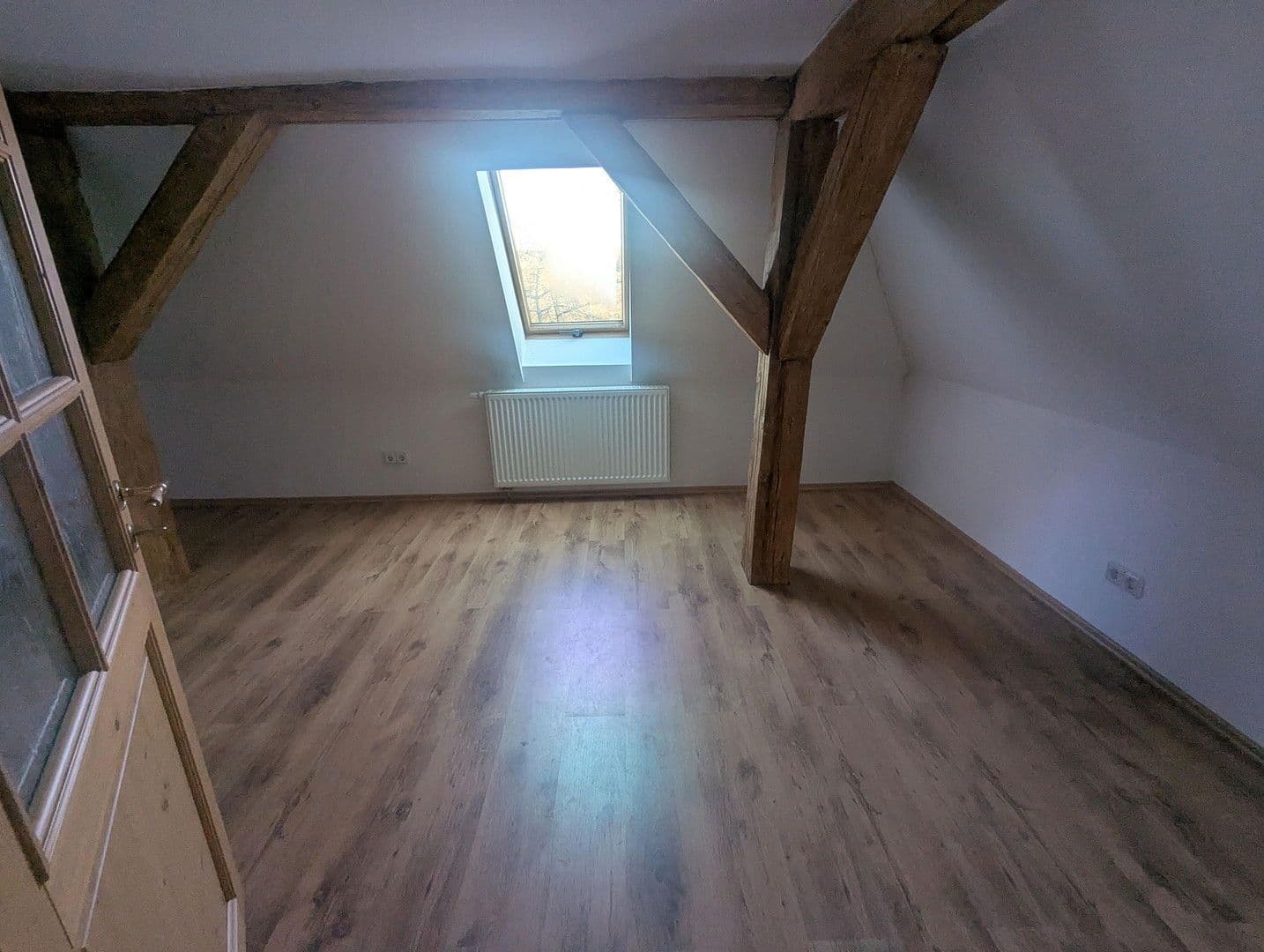 Prenájom bytu 5-izbový 150 m², Hemhofen, Bavorsko Prenájom bytu 5-izbový 150 m², Hemhofen, Bavorsko