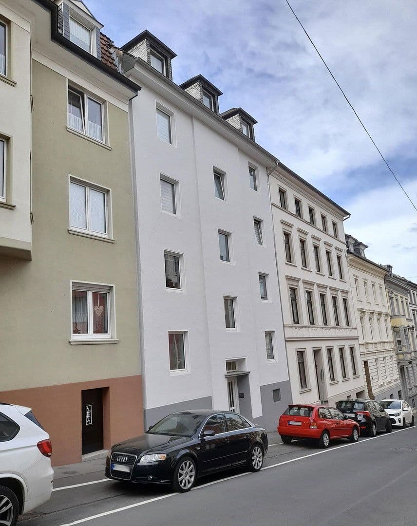 Prenájom bytu 3-izbový 91 m², Gronaustraße 99, Wuppertal, Severné Porýnie - Westfálsko Prenájom bytu 3-izbový 91 m², Gronaustraße 99, Wuppertal, Severné Porýnie - Westfálsko