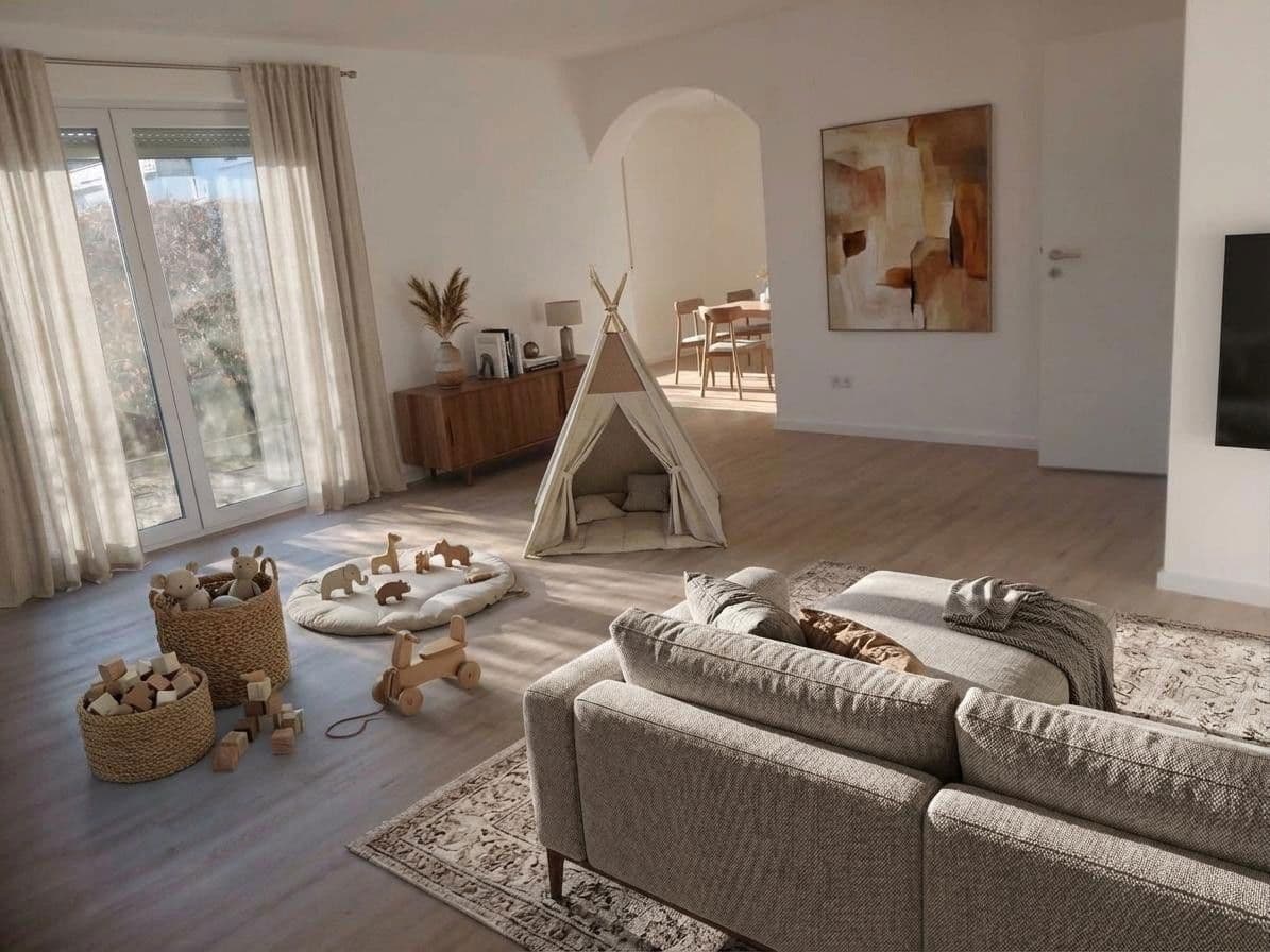 Prenájom bytu 5-izbový 116 m², Schwäbisch Gmünd, Bádensko-Wurttembersko Prenájom bytu 5-izbový 116 m², Schwäbisch Gmünd, Bádensko-Wurttembersko