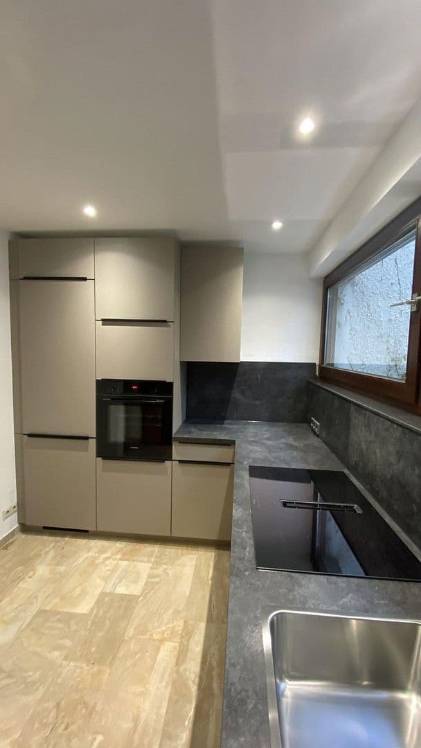 Prenájom bytu 3-izbový 90 m², Sindelfingen, Bádensko-Wurttembersko Prenájom bytu 3-izbový 90 m², Sindelfingen, Bádensko-Wurttembersko