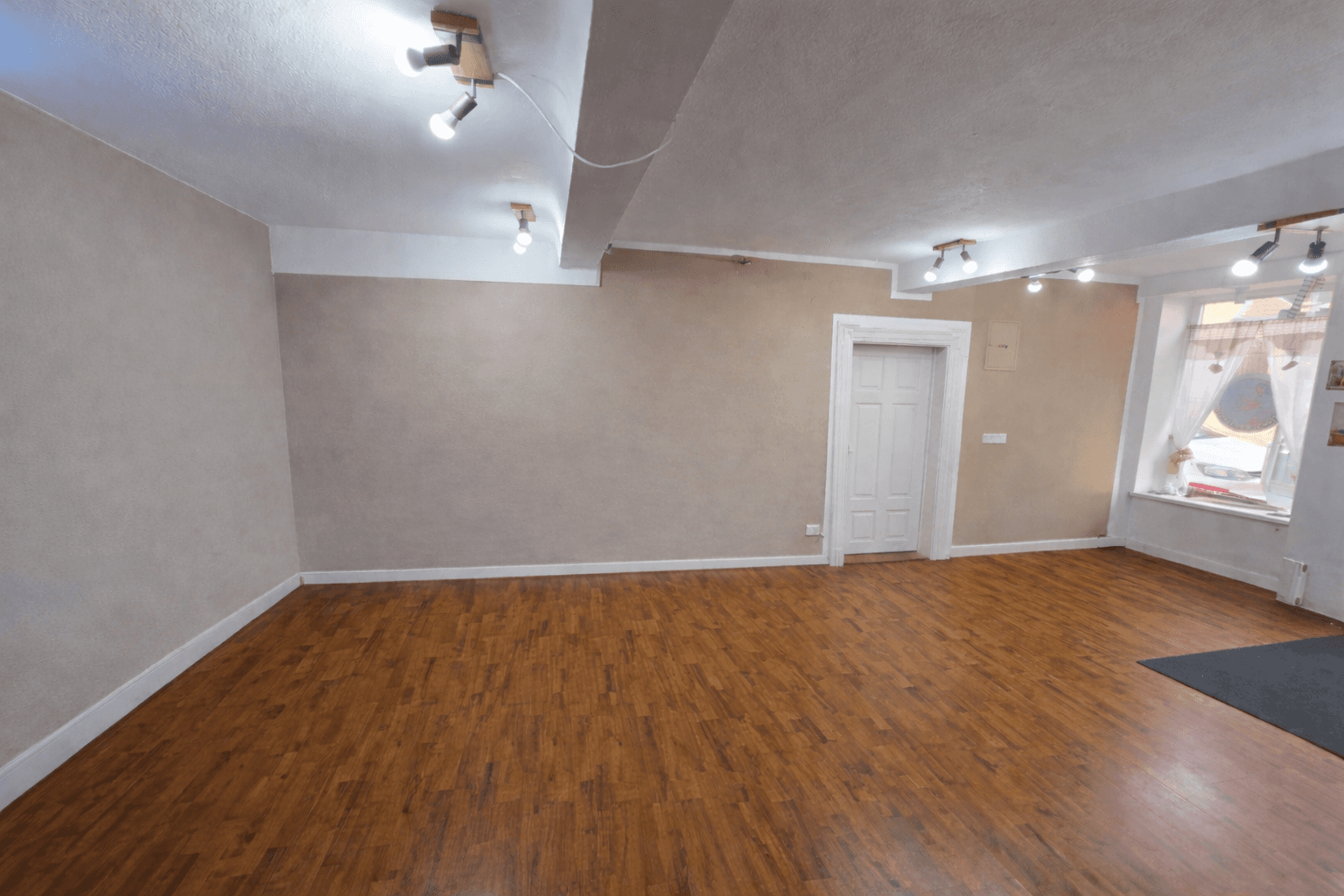 Prenájom nebytového priestoru 45 m², Erlangen, Bavorsko Prenájom nebytového priestoru 45 m², Erlangen, Bavorsko