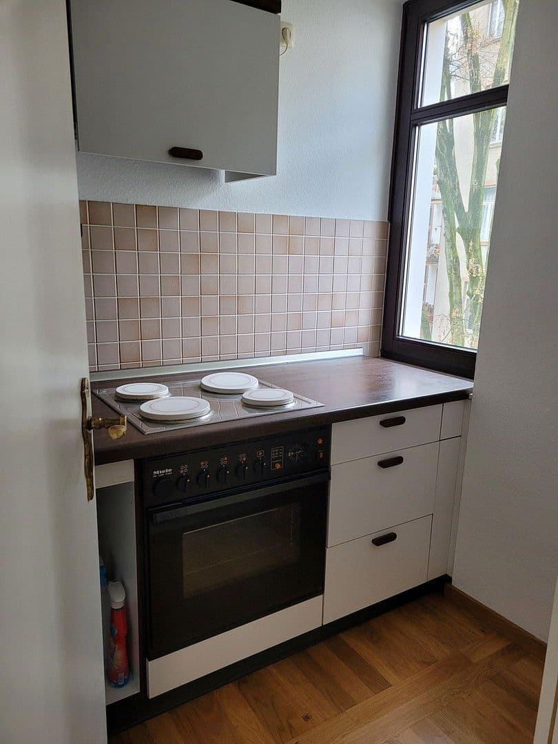 Prenájom bytu 2-izbový 43 m², Frankfurt am Main, Hesensko Prenájom bytu 2-izbový 43 m², Frankfurt am Main, Hesensko