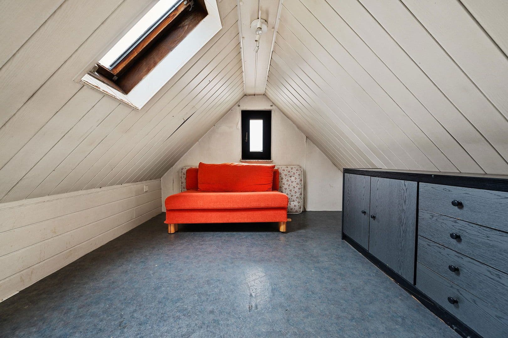 Predaj domu 233 m², pozemek 167 m², Besigheimer Str.12, Stuttgart, Bádensko-Wurttembersko Predaj domu 233 m², pozemek 167 m², Besigheimer Str.12, Stuttgart, Bádensko-Wurttembersko