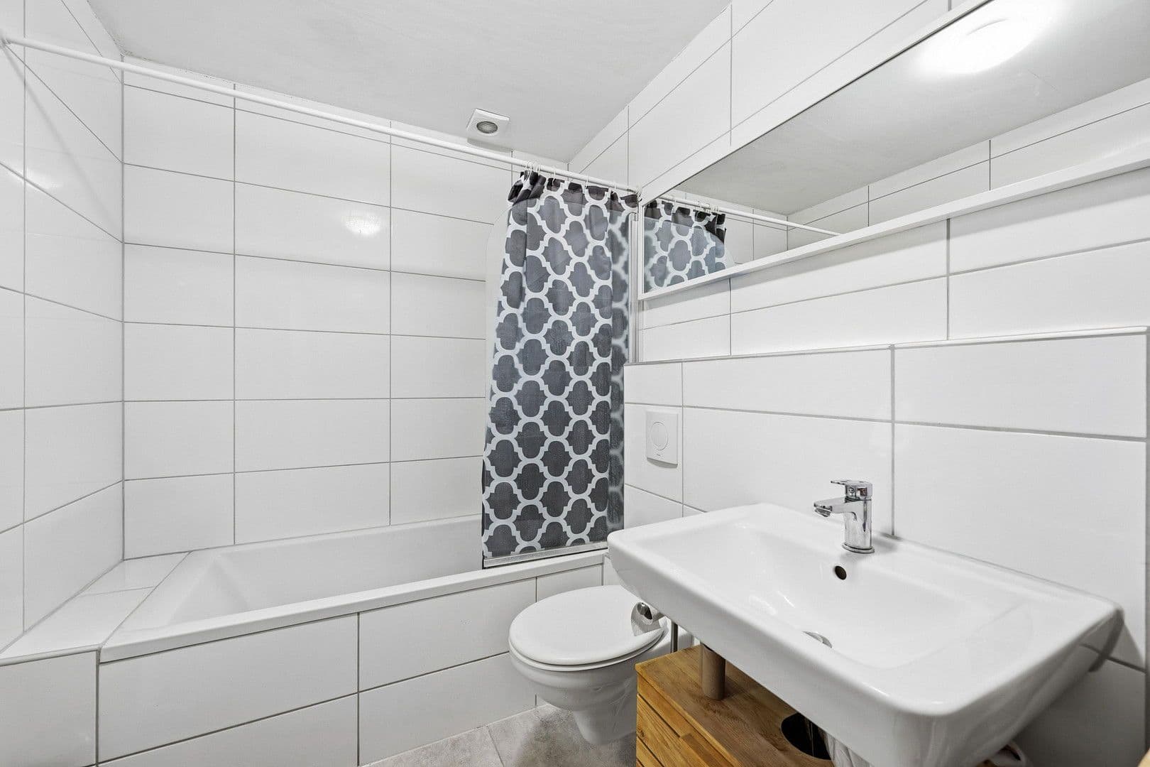 Predaj domu 233 m², pozemek 167 m², Besigheimer Str.12, Stuttgart, Bádensko-Wurttembersko Predaj domu 233 m², pozemek 167 m², Besigheimer Str.12, Stuttgart, Bádensko-Wurttembersko