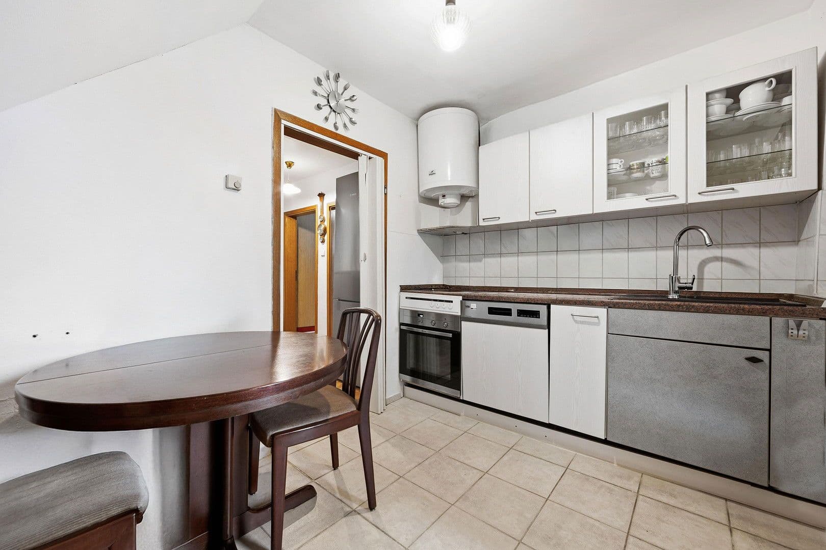 Predaj domu 233 m², pozemek 167 m², Besigheimer Str.12, Stuttgart, Bádensko-Wurttembersko Predaj domu 233 m², pozemek 167 m², Besigheimer Str.12, Stuttgart, Bádensko-Wurttembersko