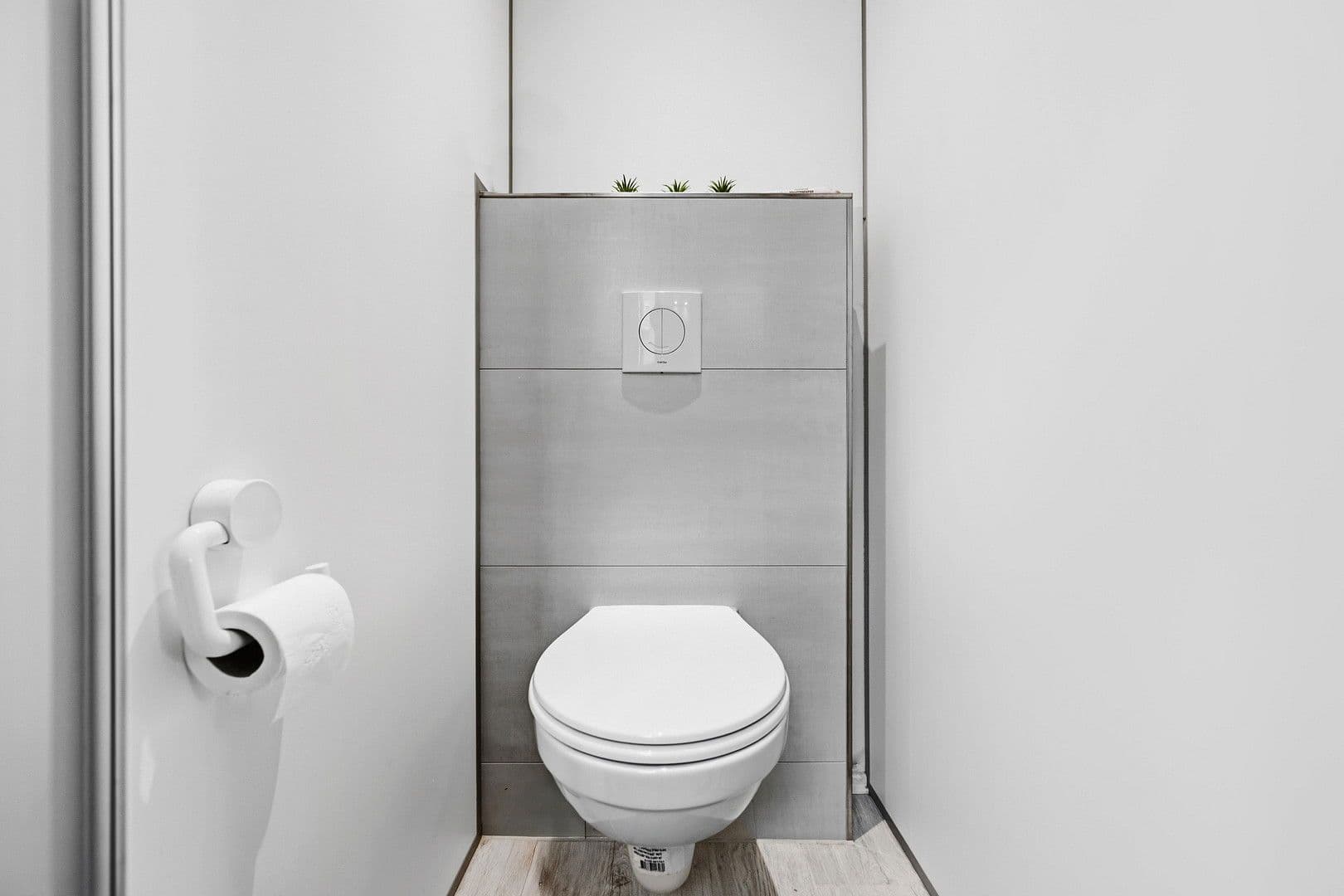 Predaj domu 233 m², pozemek 167 m², Besigheimer Str.12, Stuttgart, Bádensko-Wurttembersko Predaj domu 233 m², pozemek 167 m², Besigheimer Str.12, Stuttgart, Bádensko-Wurttembersko