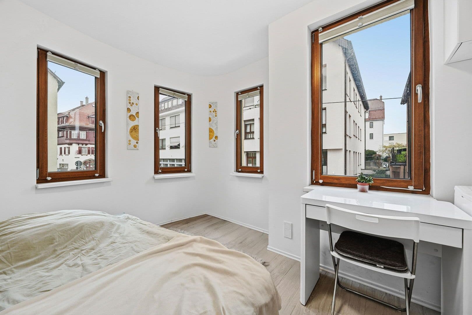 Predaj domu 233 m², pozemek 167 m², Besigheimer Str.12, Stuttgart, Bádensko-Wurttembersko Predaj domu 233 m², pozemek 167 m², Besigheimer Str.12, Stuttgart, Bádensko-Wurttembersko