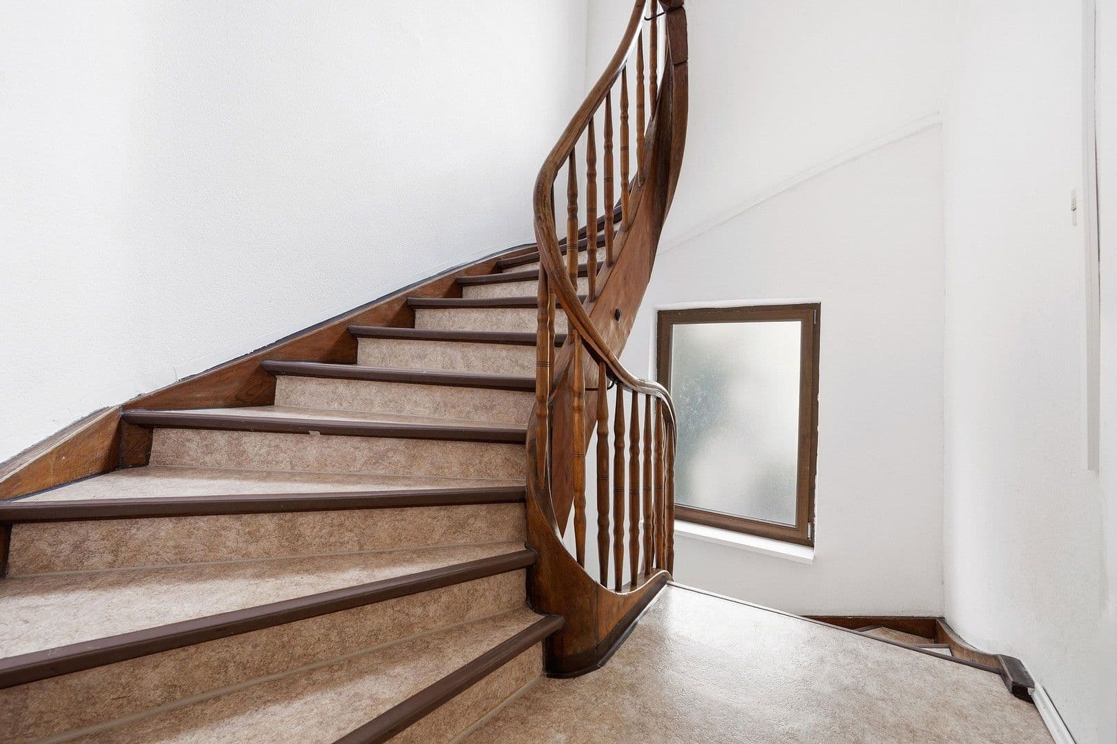 Predaj domu 233 m², pozemek 167 m², Besigheimer Str.12, Stuttgart, Bádensko-Wurttembersko Predaj domu 233 m², pozemek 167 m², Besigheimer Str.12, Stuttgart, Bádensko-Wurttembersko