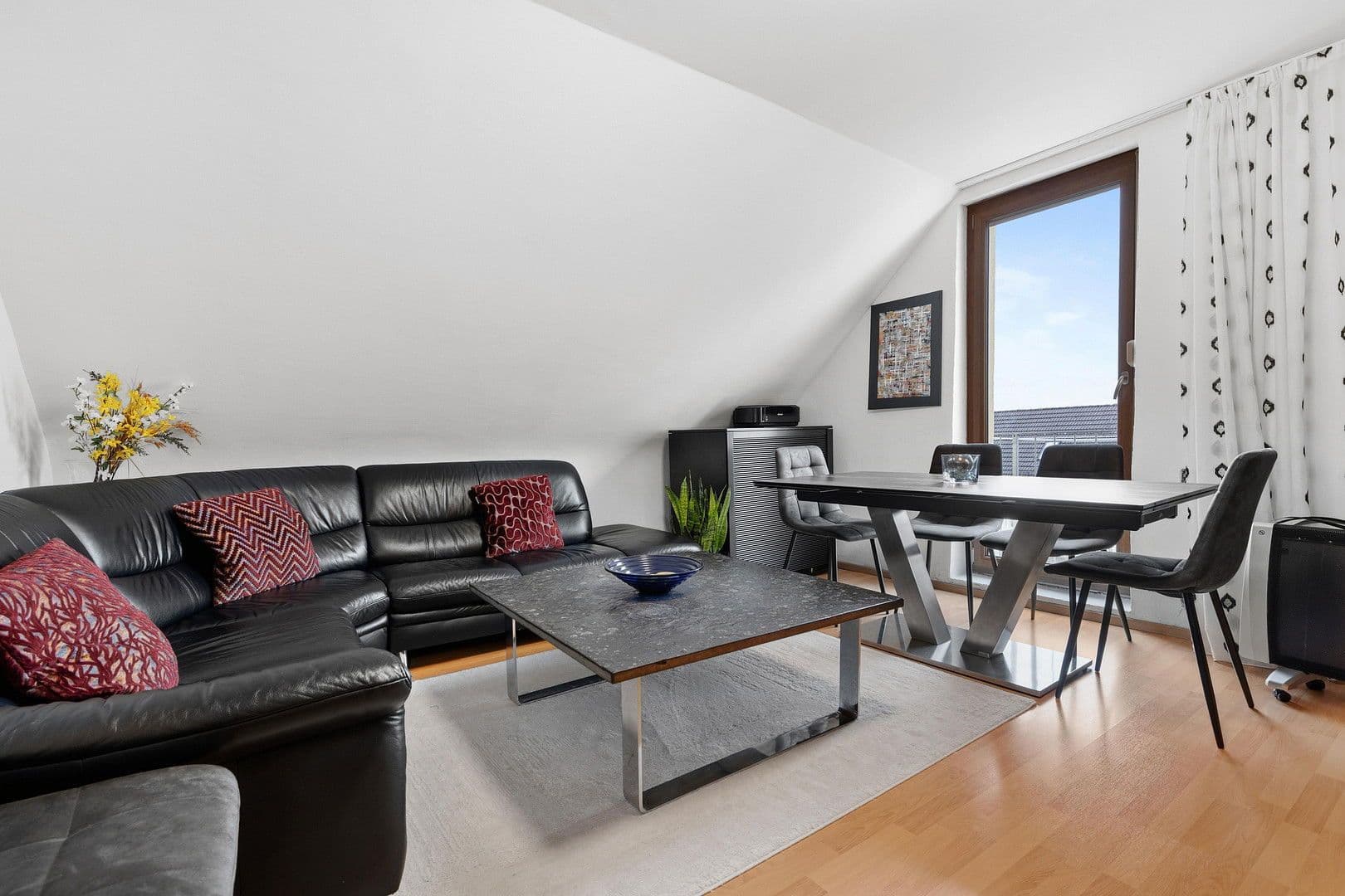 Predaj domu 233 m², pozemek 167 m², Besigheimer Str.12, Stuttgart, Bádensko-Wurttembersko Predaj domu 233 m², pozemek 167 m², Besigheimer Str.12, Stuttgart, Bádensko-Wurttembersko