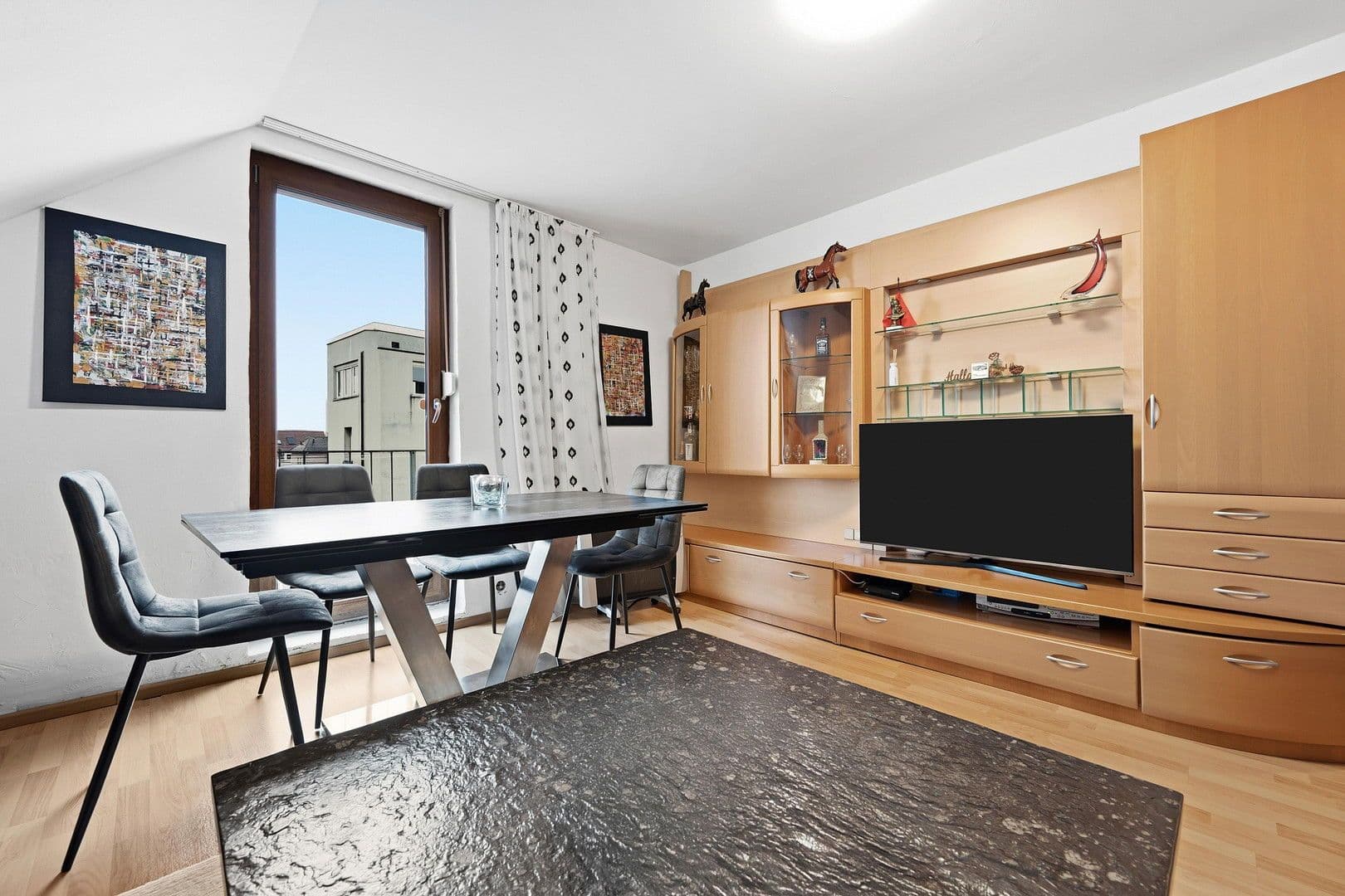 Predaj domu 233 m², pozemek 167 m², Besigheimer Str.12, Stuttgart, Bádensko-Wurttembersko Predaj domu 233 m², pozemek 167 m², Besigheimer Str.12, Stuttgart, Bádensko-Wurttembersko